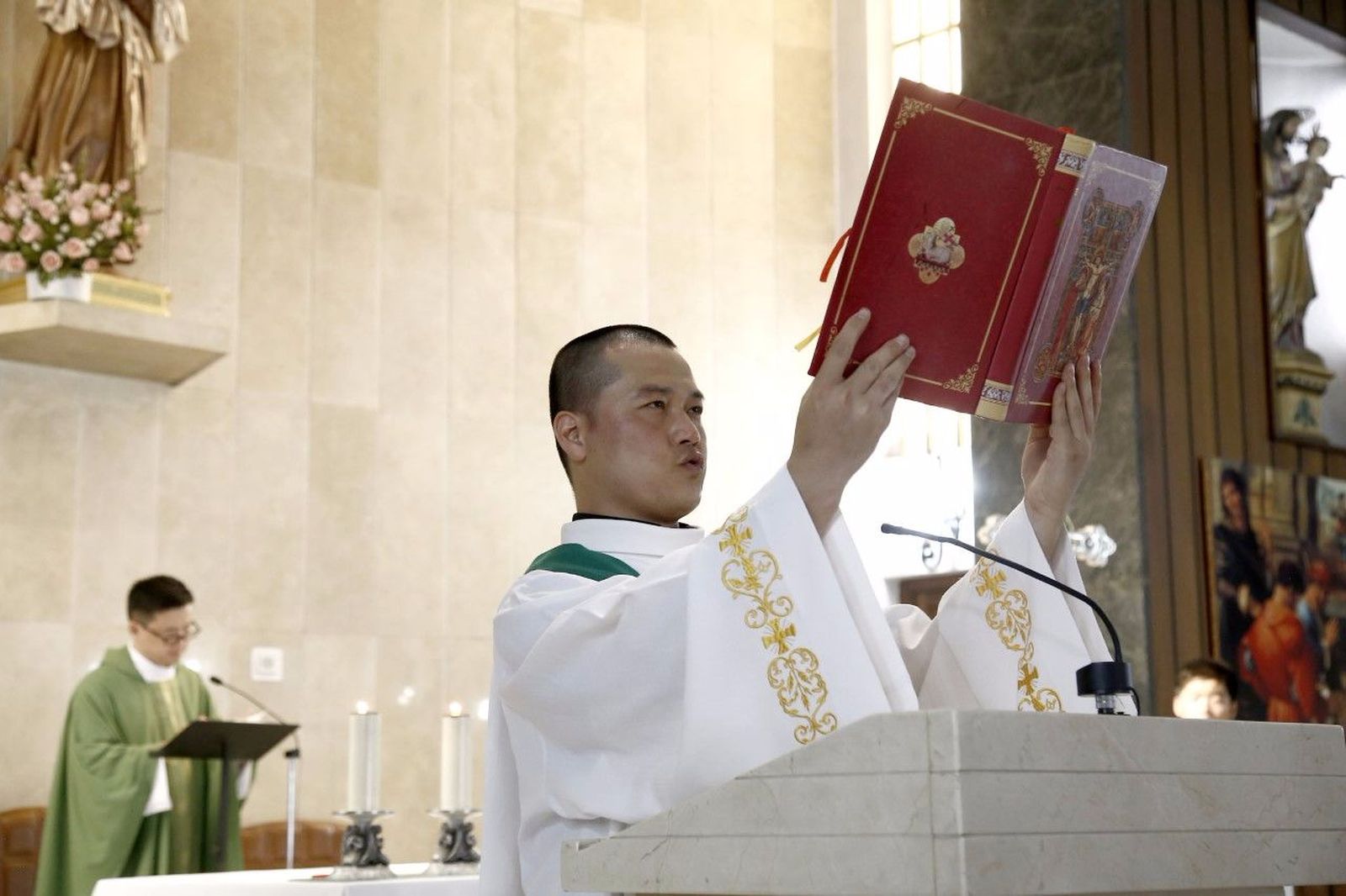 Los chinos católicos valencianos consolidan su "parroquia personal"