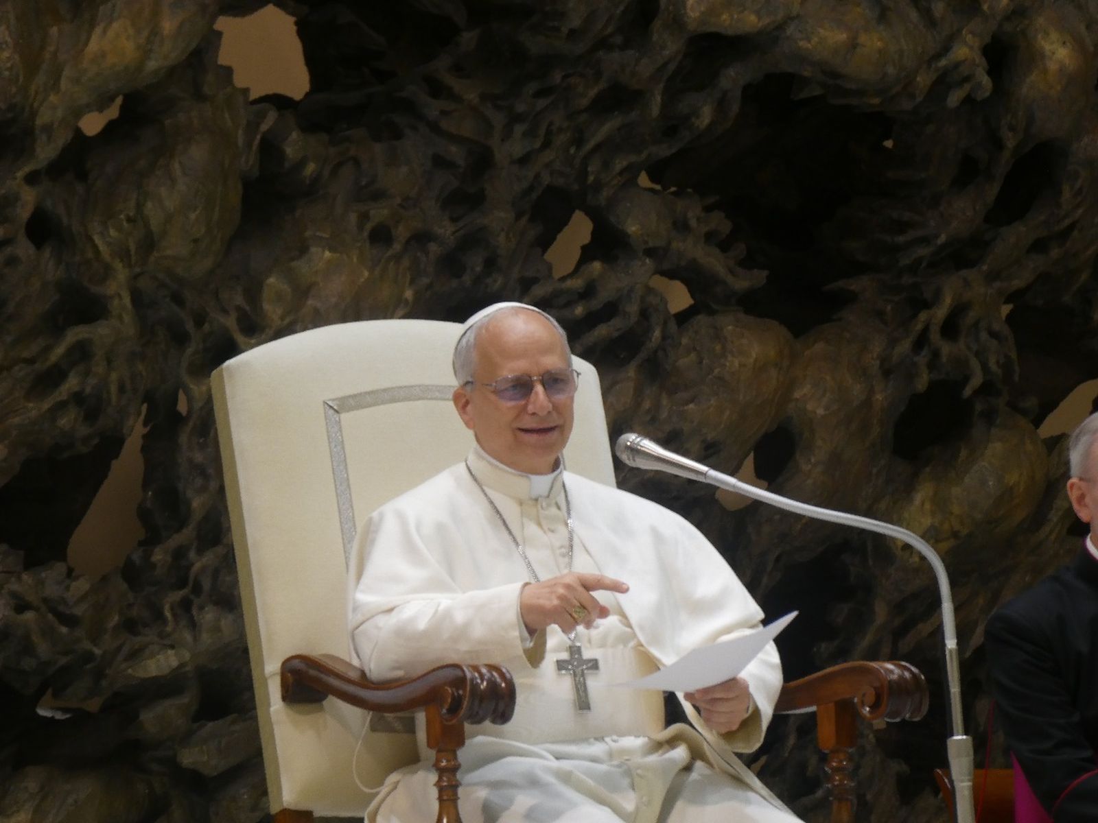 Prevost sonríe ante los medios