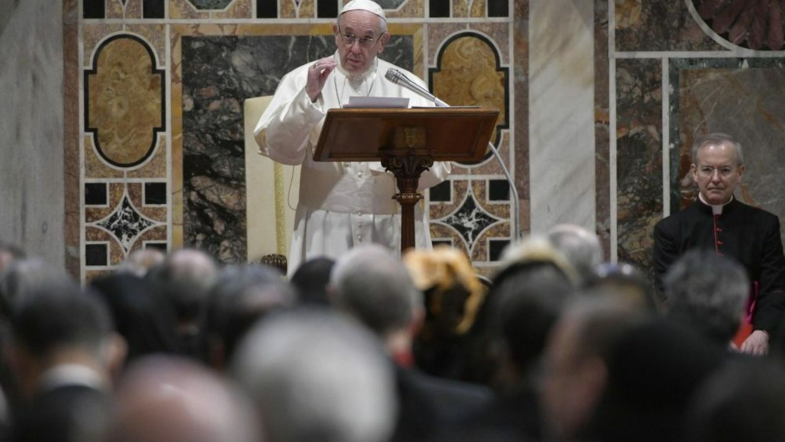 Papa y diplomáticos