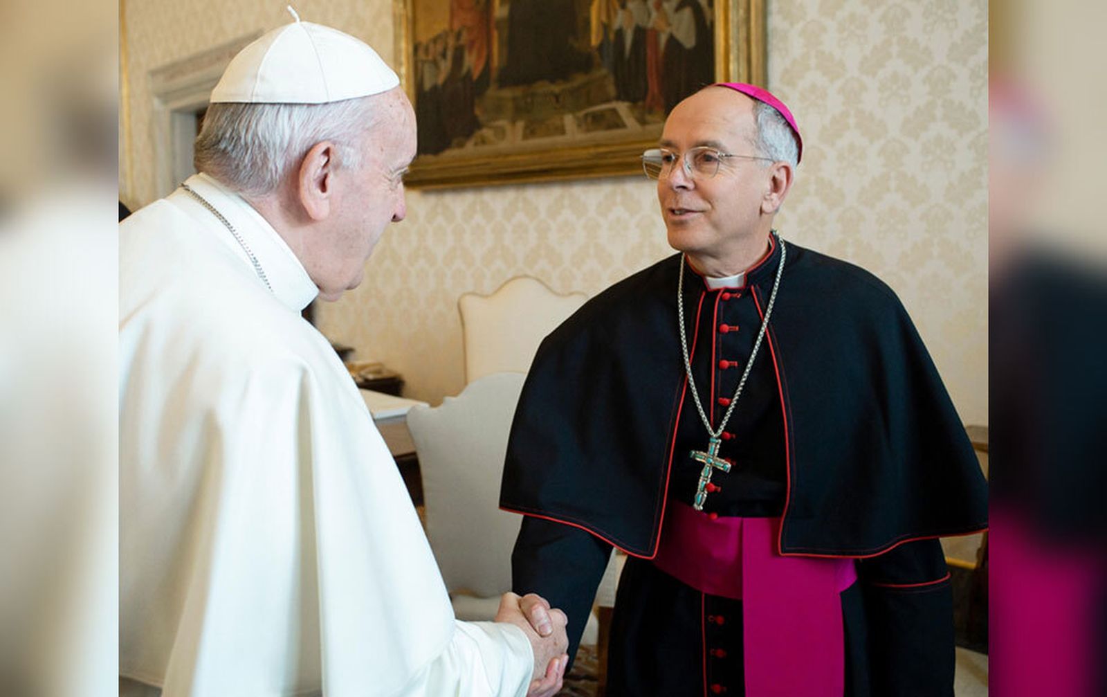 Francisco y el obispo Mark Seitz