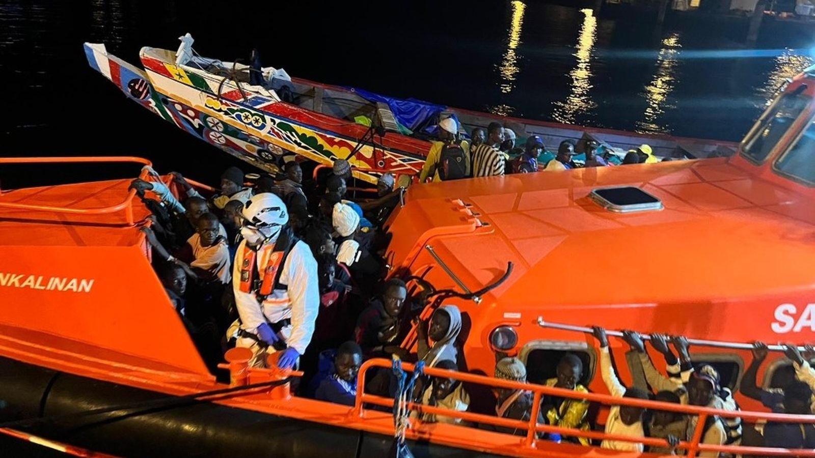 Salvamento Marítimo asiste a 86 migrantes en el puerto de Arguineguín