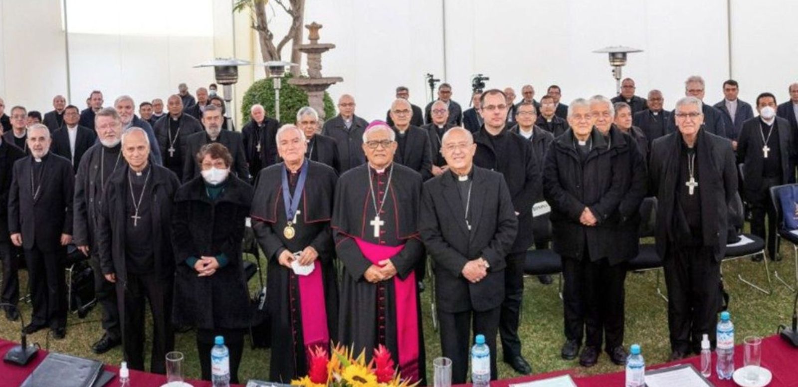 Homaneja de los obispos peruanos a Girasoli