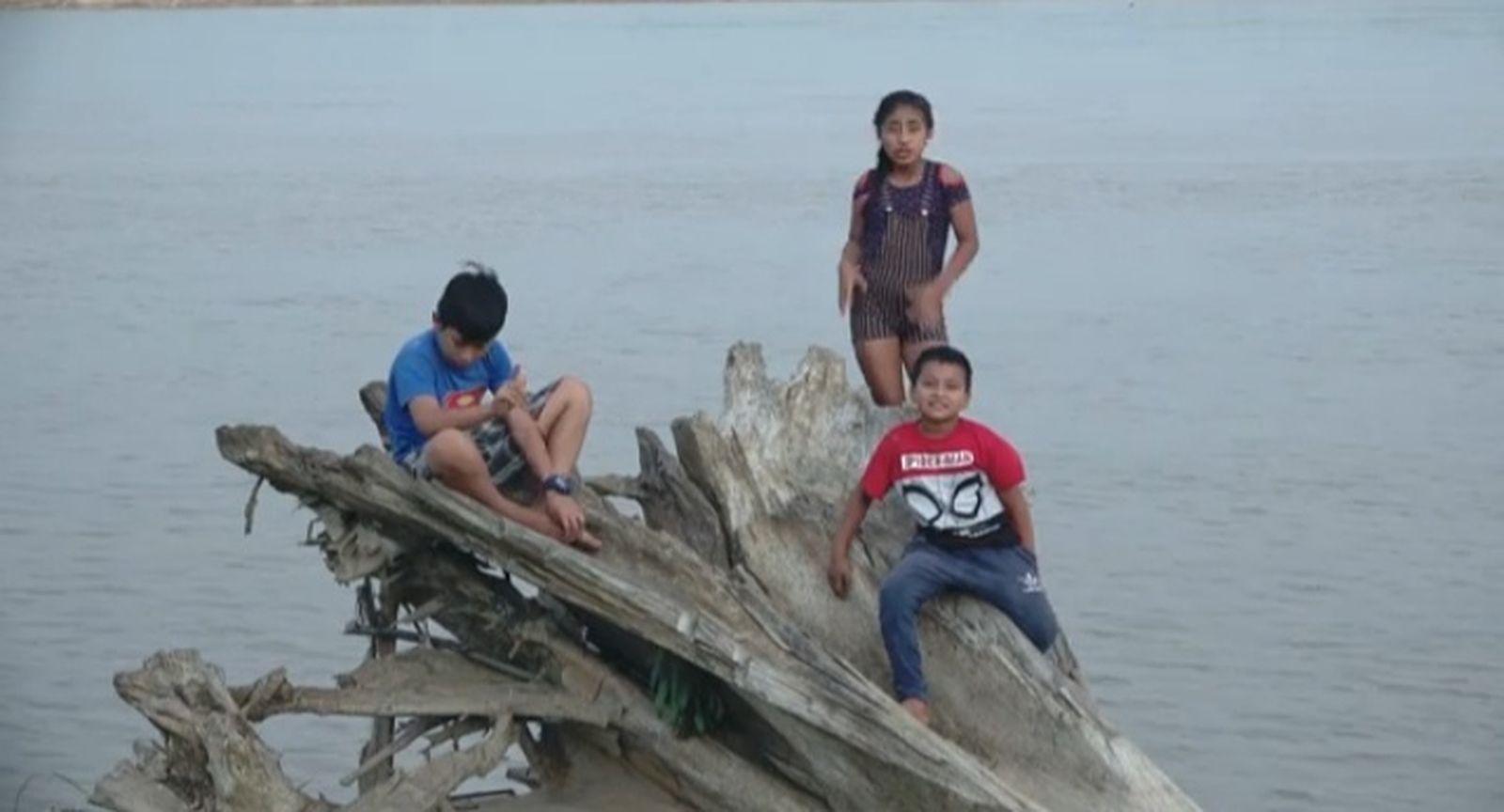 Niños indígenas peruanos