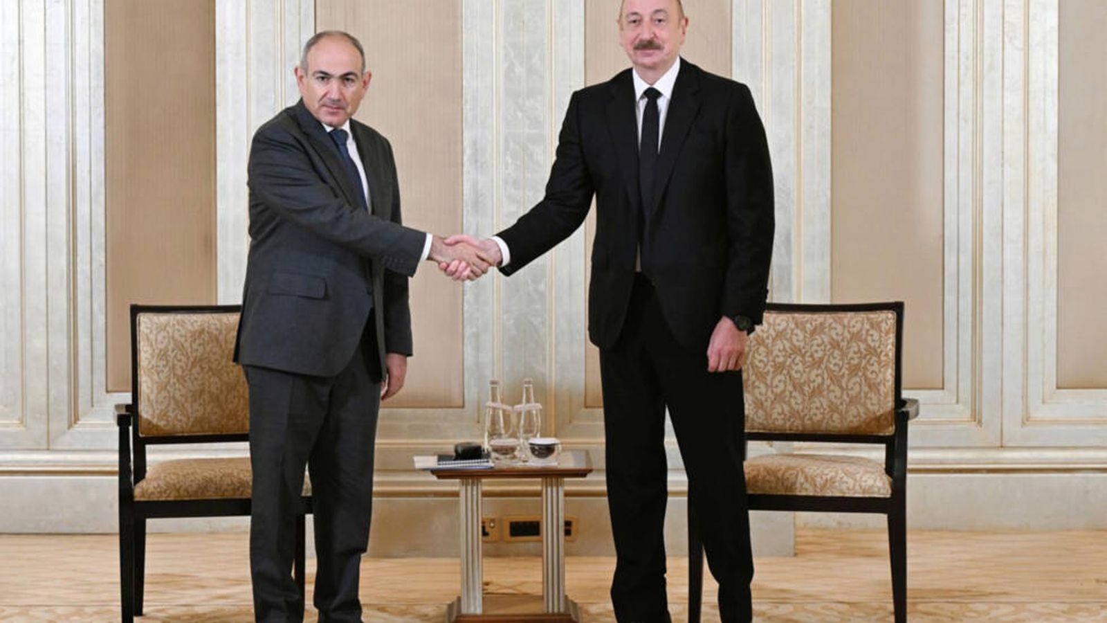  Nikol Pashinyan e Ilham Aliyev