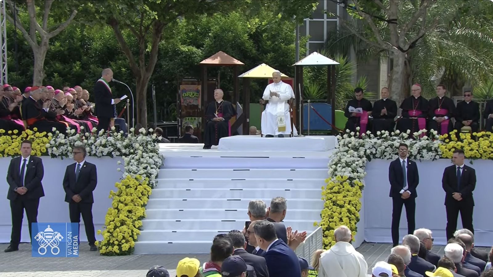 El Papa aplaude al alcalde de Acerra cuando cita al juez Falcone asesinado oor la mafia