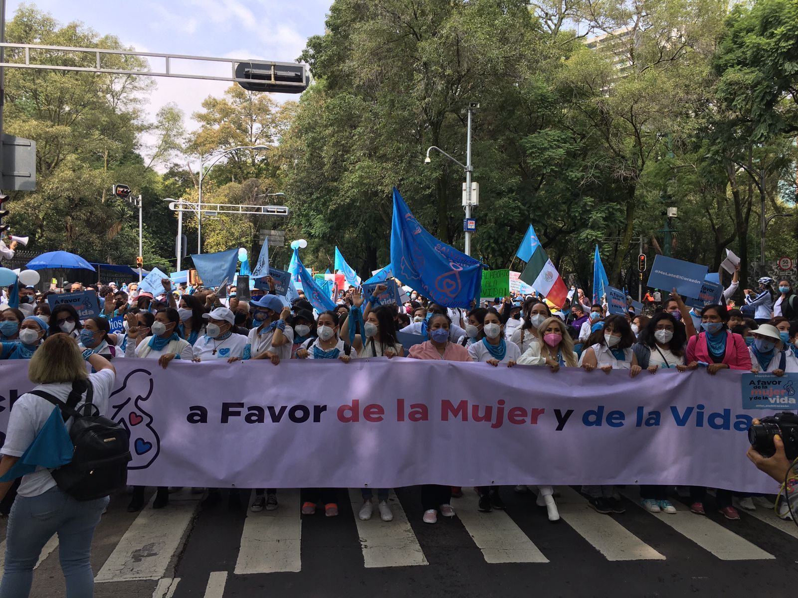 Marcha la sociedad mexicana: ¡Vida así, aborto no!