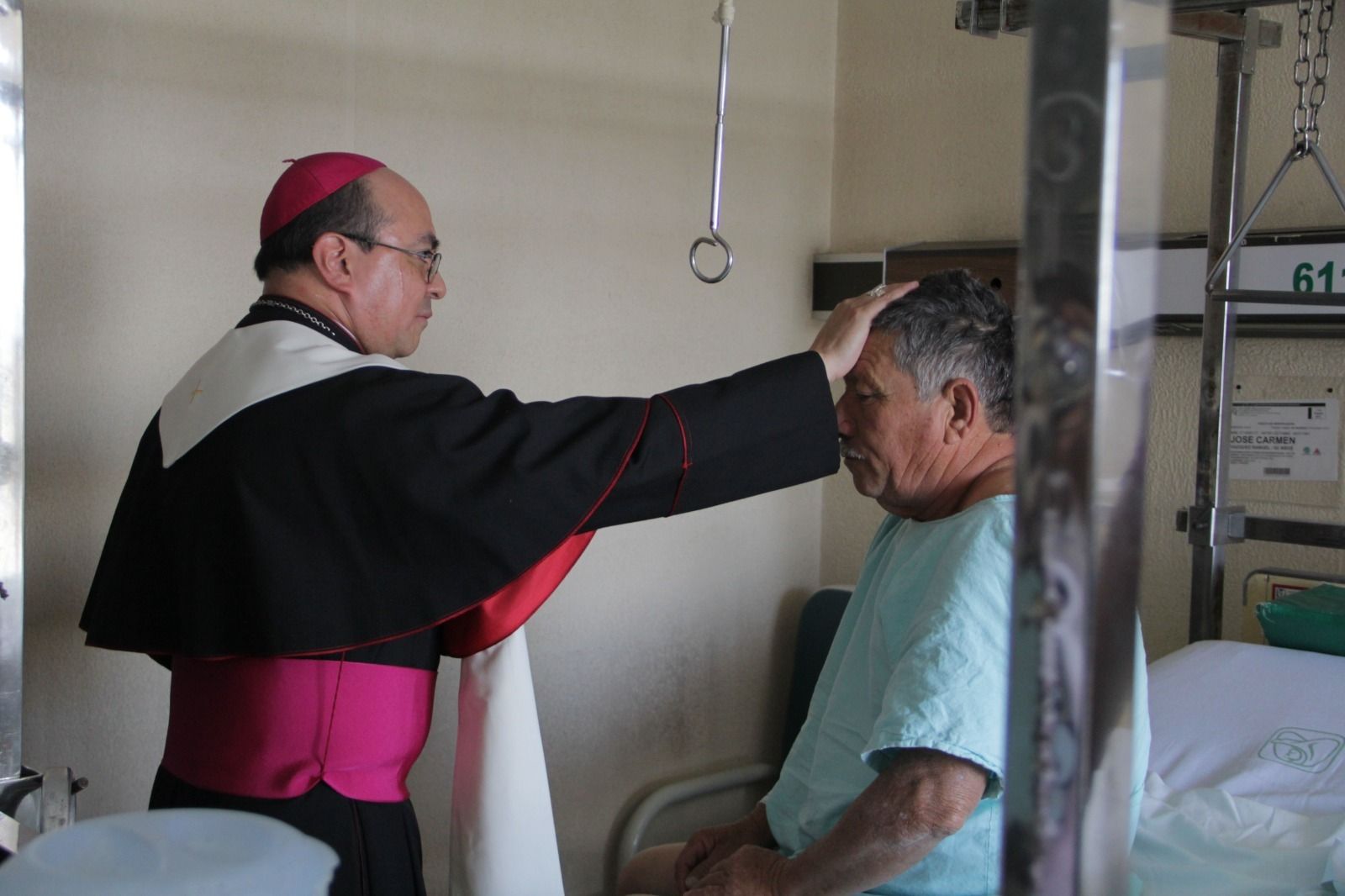 Obispo_CDMX_uncion_enfermos