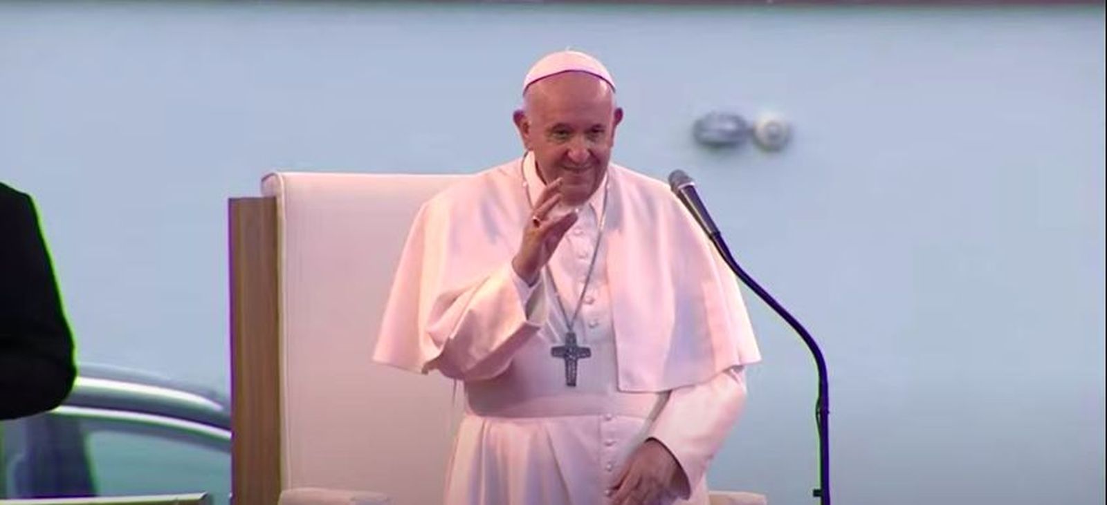 Francisco saluda al pueblo romaní