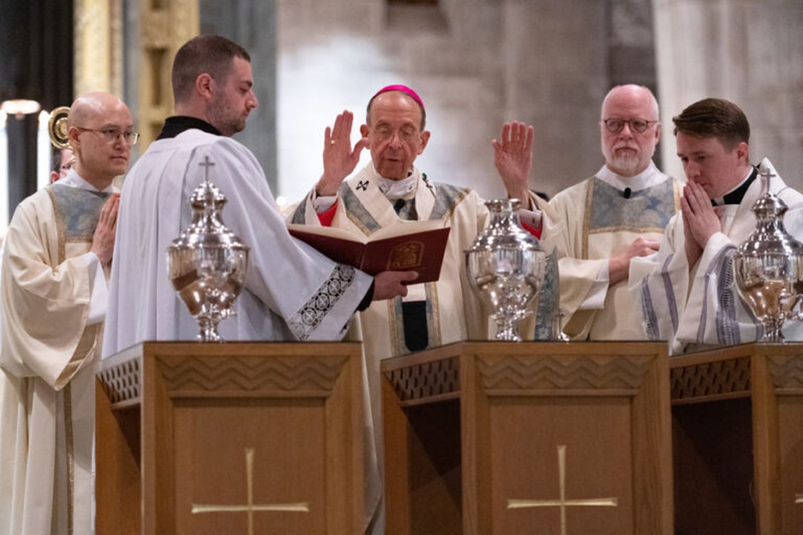 El arzobispo Lori, durante la misa crismal