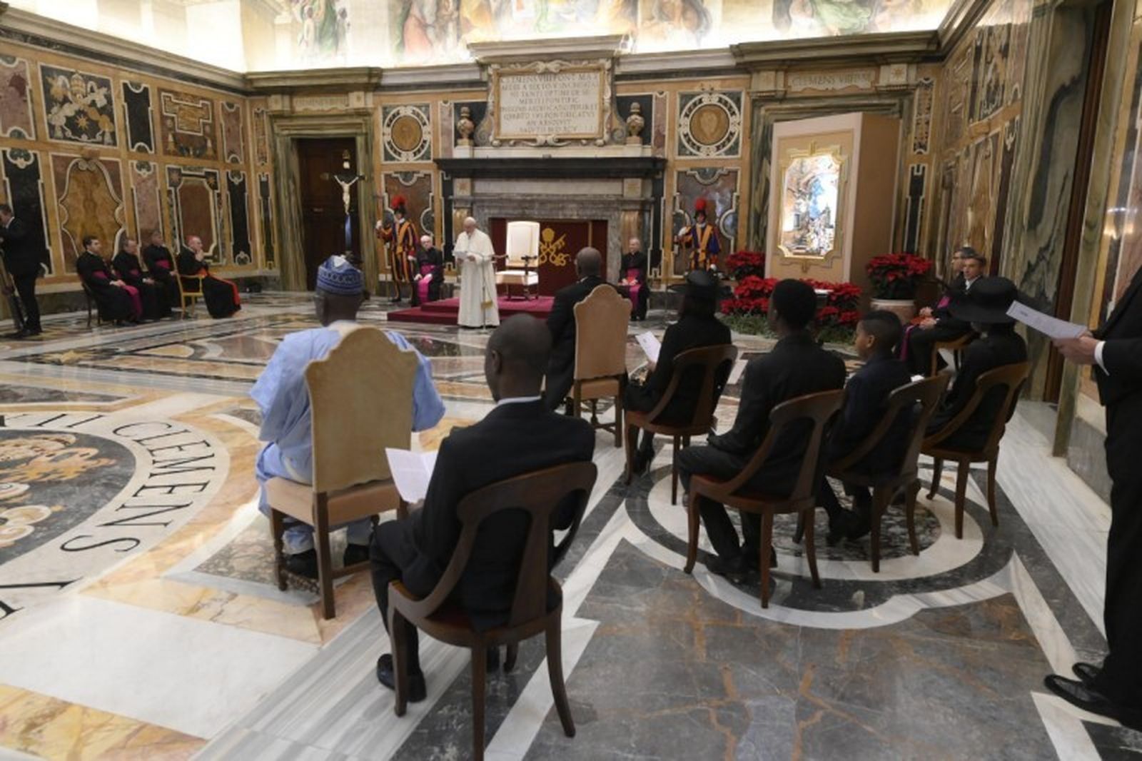 El Papa, a los nuevos embajadores: "La pandemia exige ser abordada de forma solidaria y no aislada"