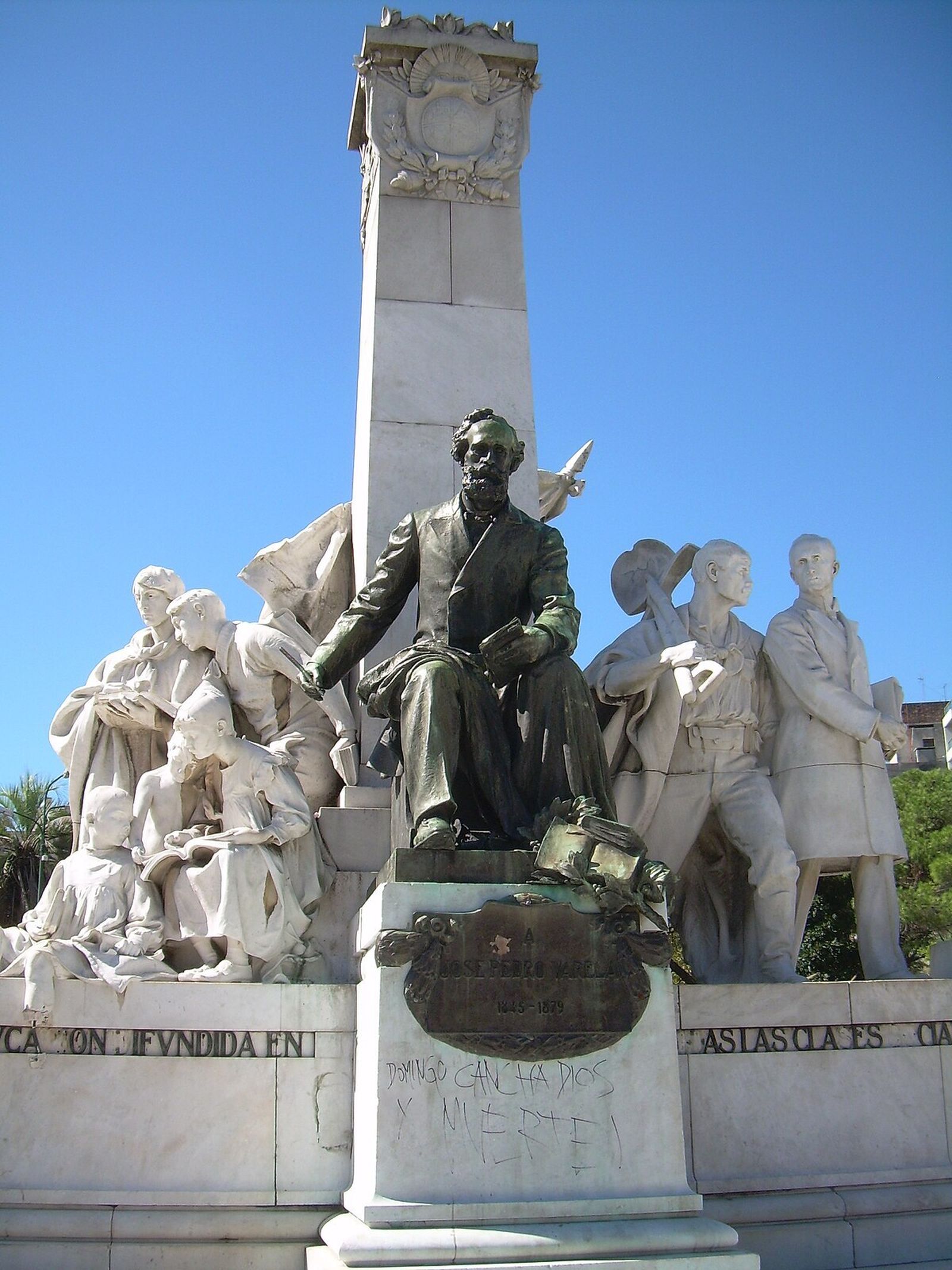 Monumento_a_José_Pedro_Varela,reformador de la enseñanza
