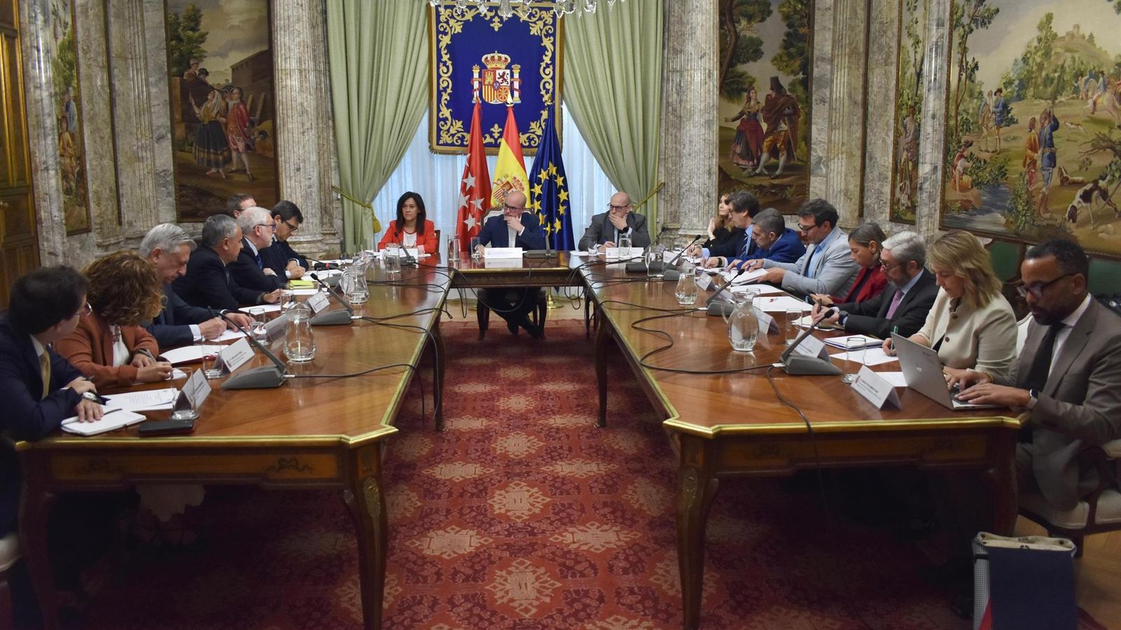 Reunión en la Delegación del Gobierno en Madrid para abordar la visita del Papa León XIV a comienzos de junio a la capita