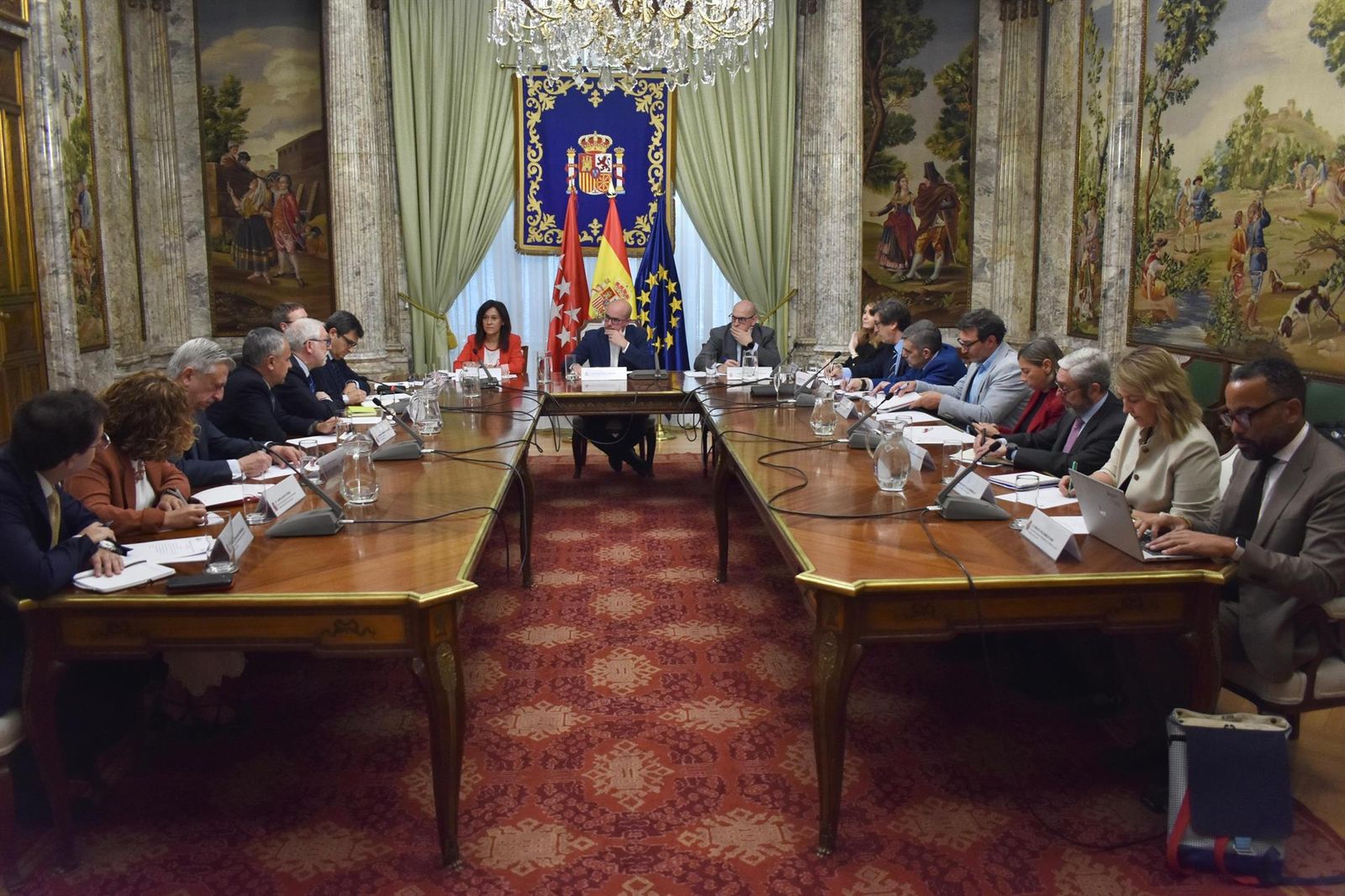 Reunión en la Delegación del Gobierno en Madrid para abordar la visita del Papa León XIV a comienzos de junio a la capita