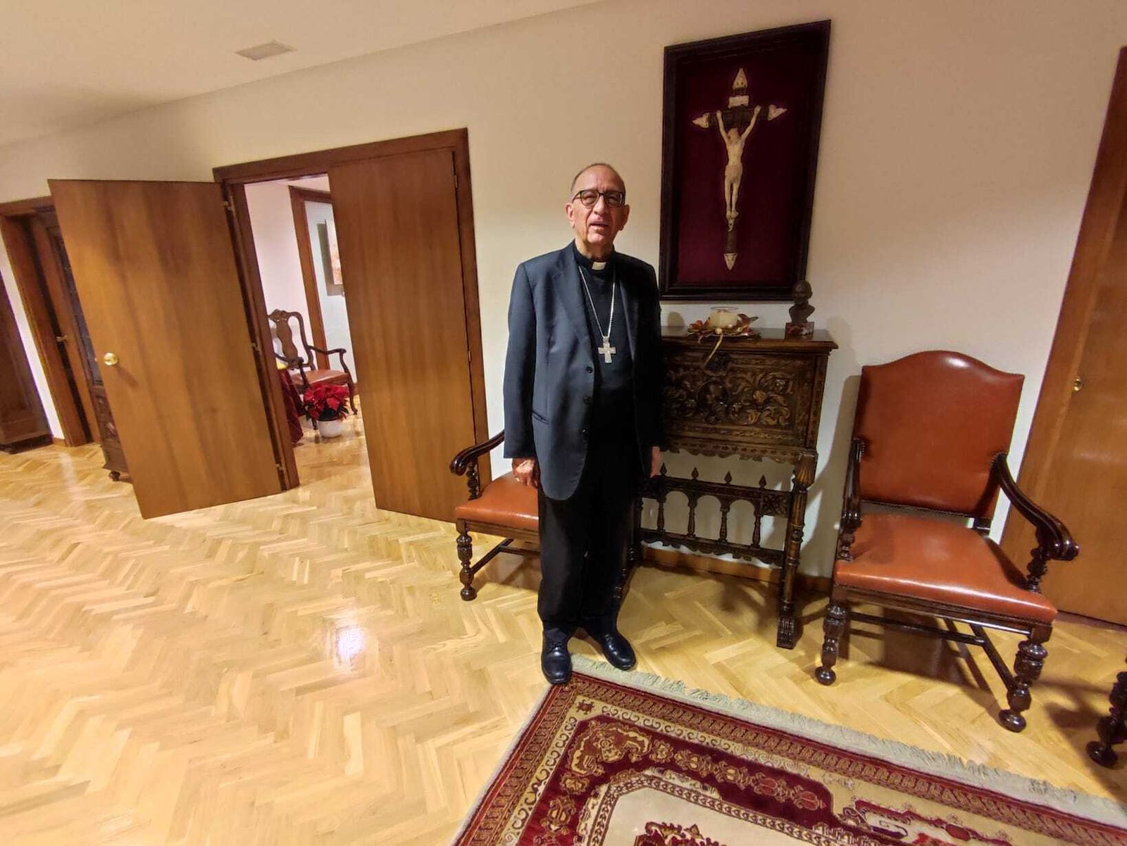 Omella en su despacho en la sede de la CEE