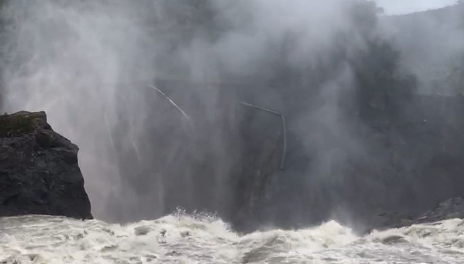 Agujero provocado por el hundimiento del terreno