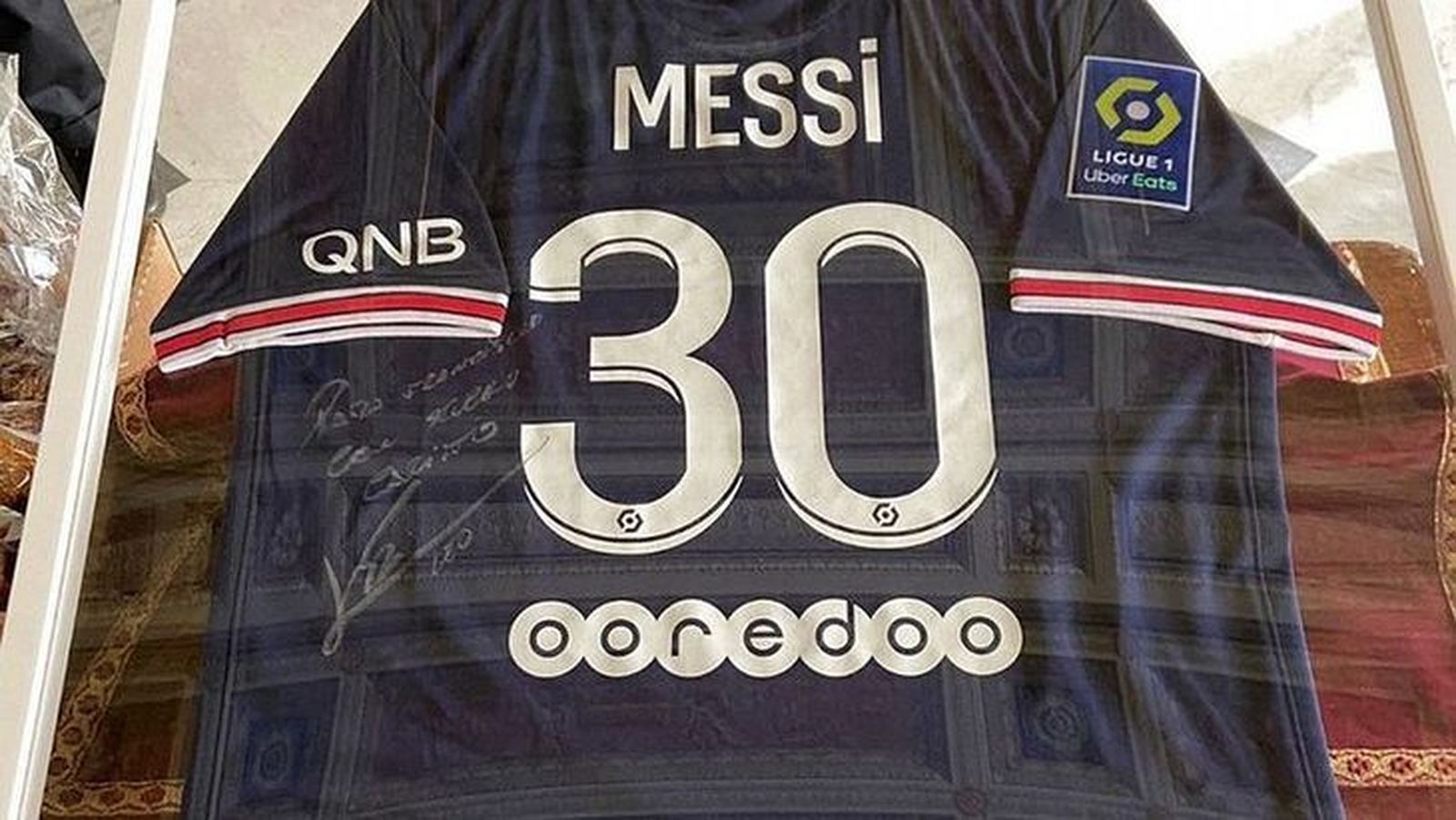 Camiseta firmada por Messi