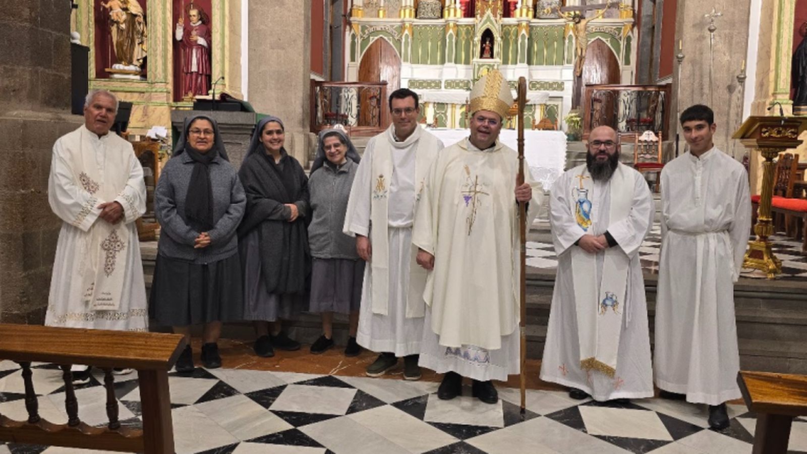 Una celebración presidida por el obispo auxiliar Cristóbal Déniz sirvió para dar la bienvenida a las Hermanas de la Sagrada Familia de Urgell.
