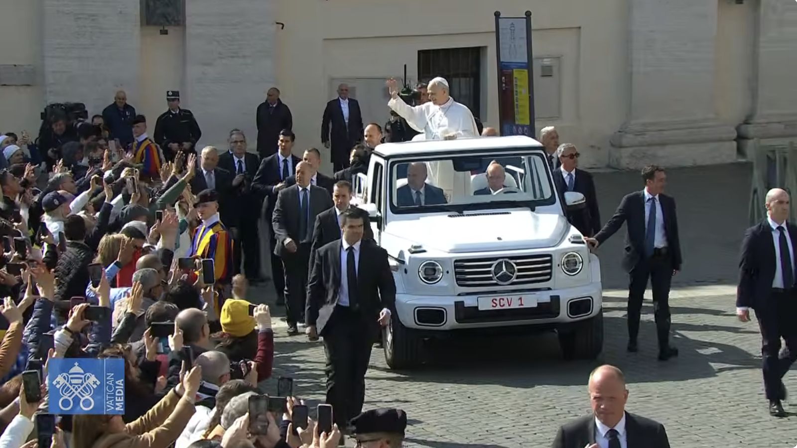 León XIV, en el papamóvil