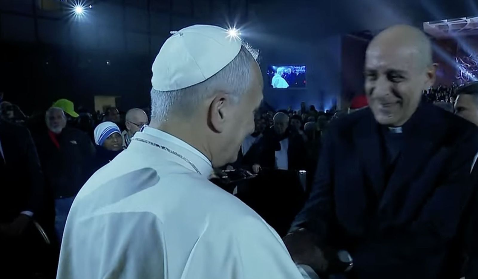 El Papa saluda al cardenal Fernández tras el concierto