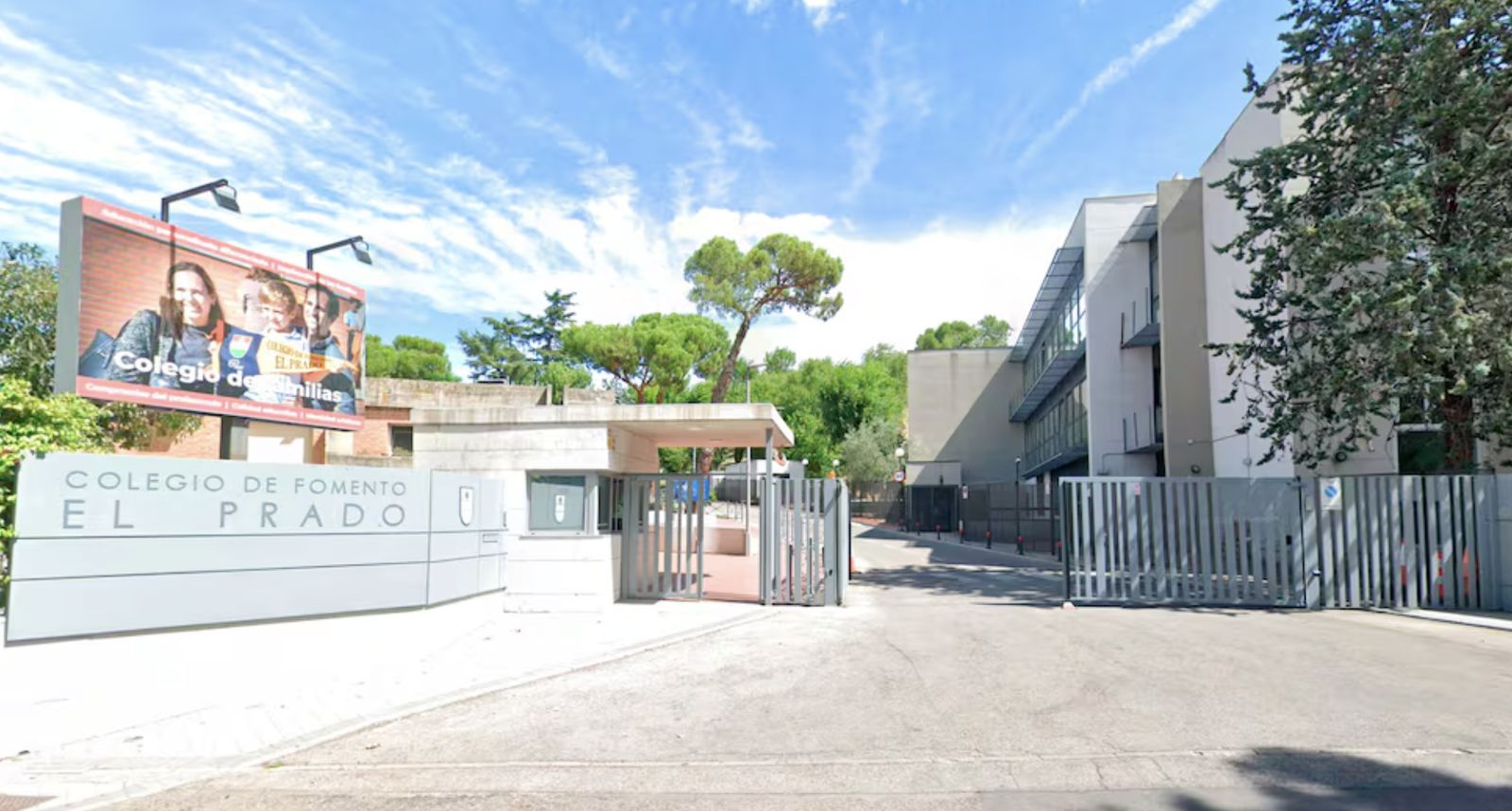 Fachada del colegio El Prado