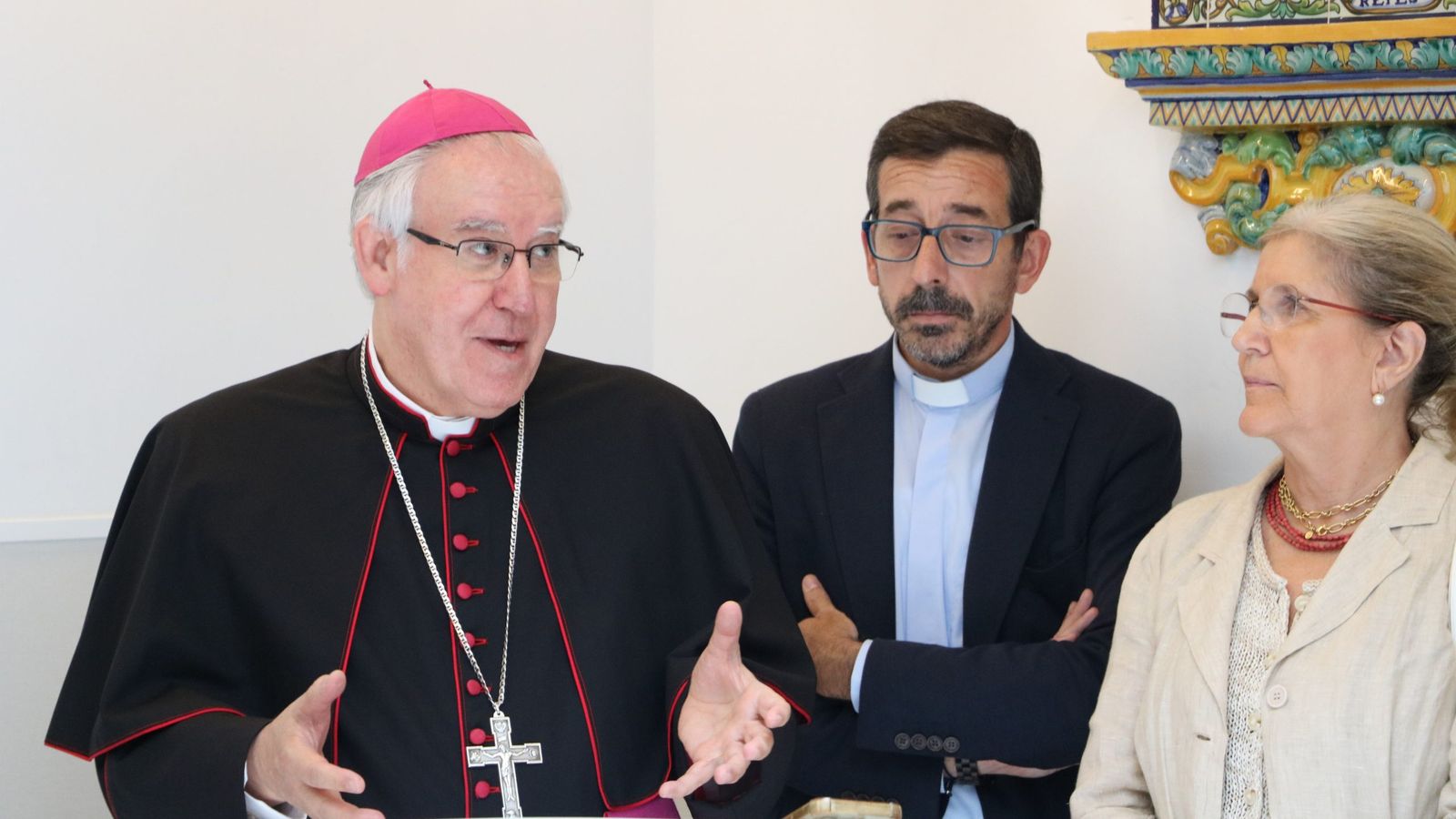 José Ángel Saiz Meneses, arzobispo sevilla, bendice el centro