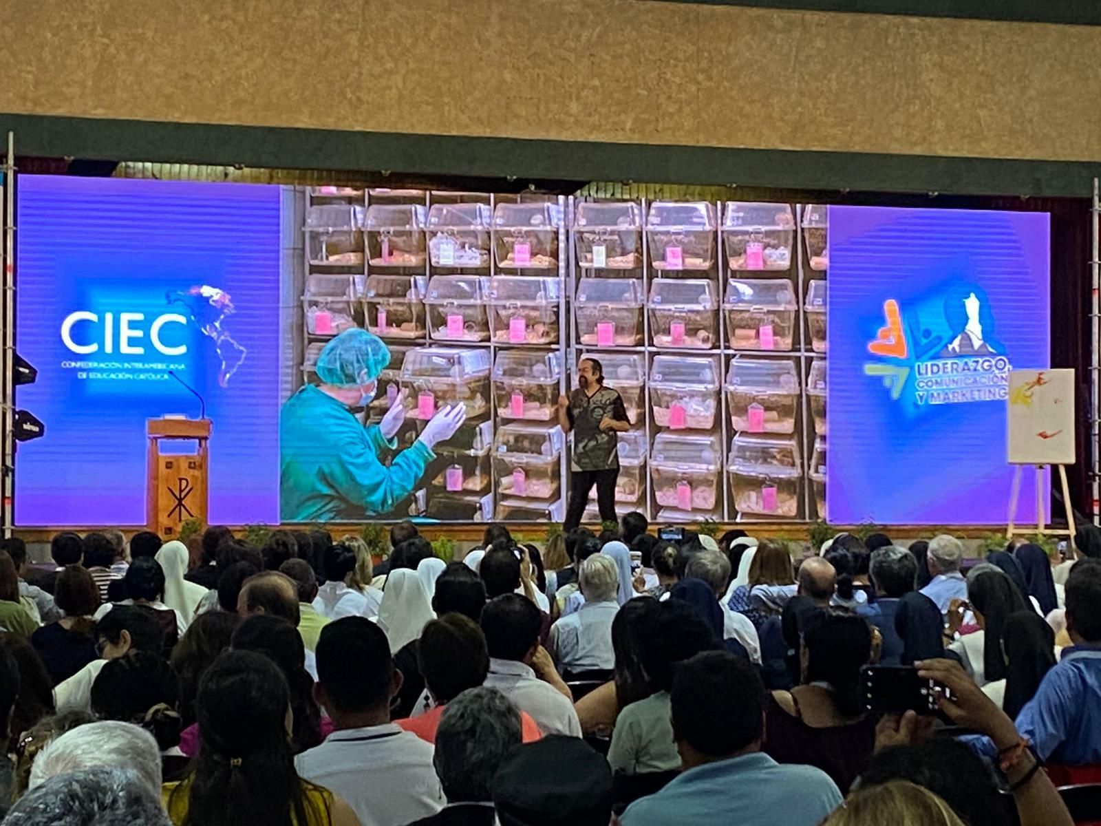 Un momento de la conferencia final de Siro López