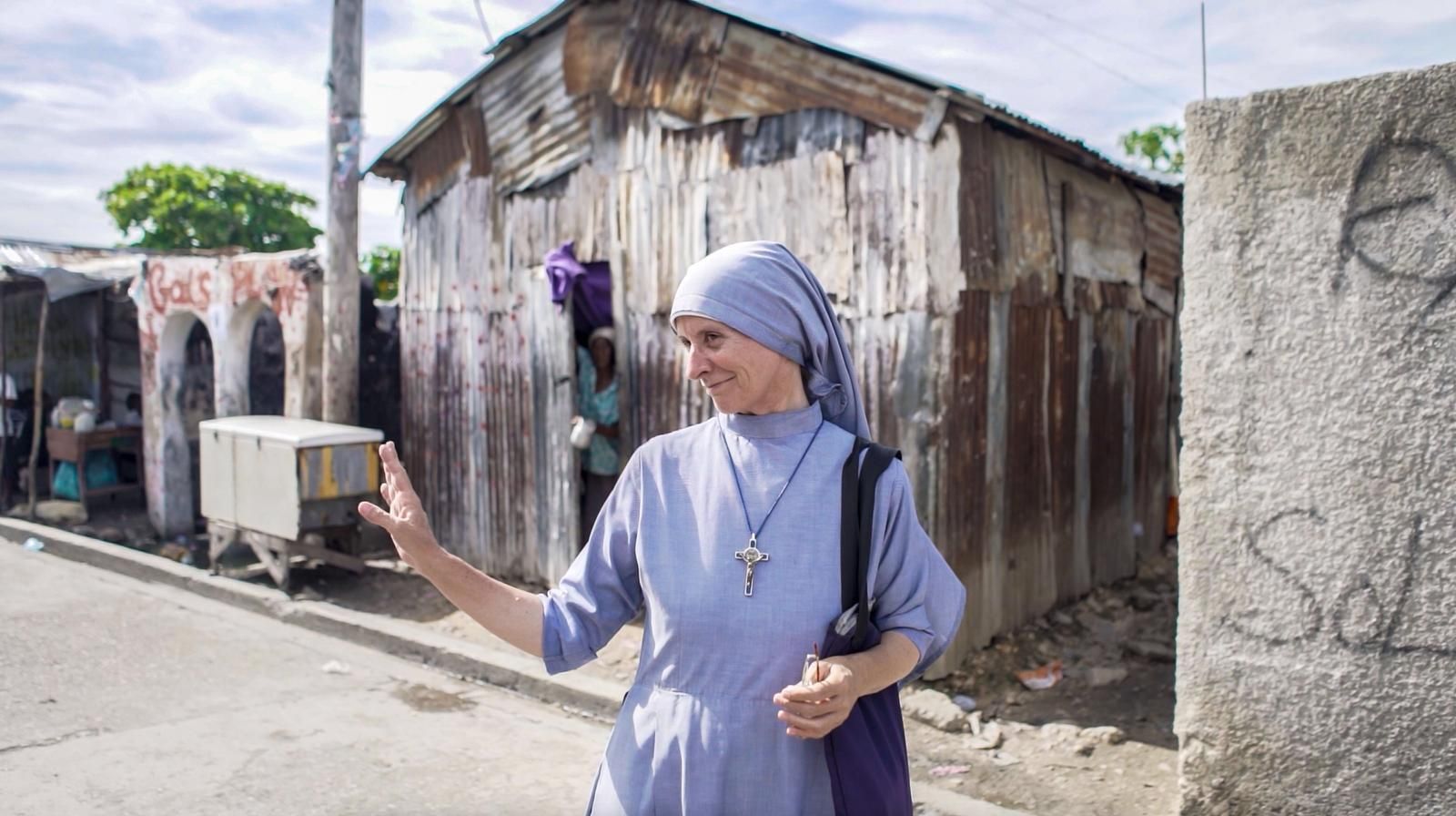 La hermana Paësie, la monja que atiende a los niños de la calle en Haiti