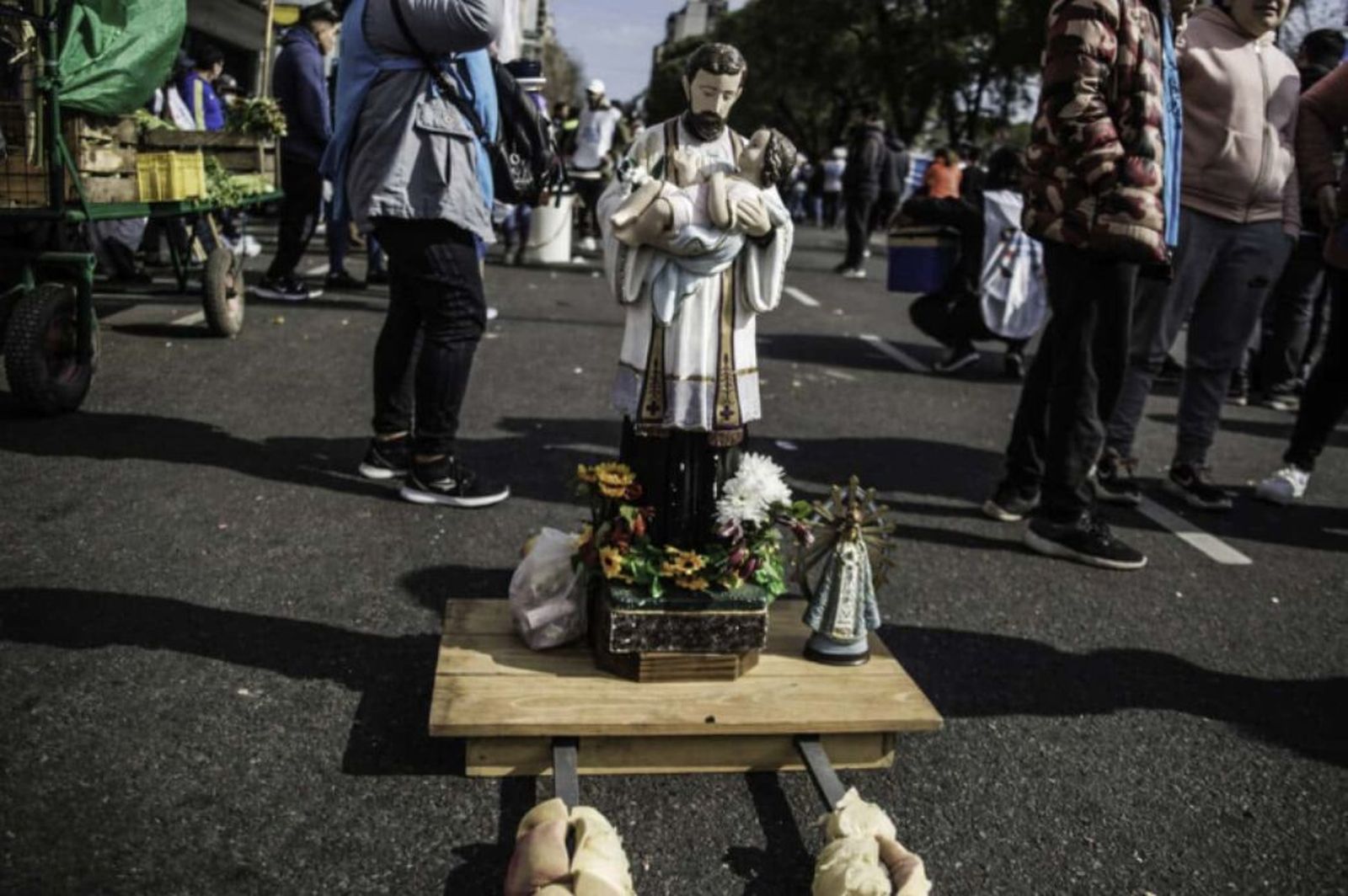 Vigilia en el santuario del barrio porteño de Liniers
