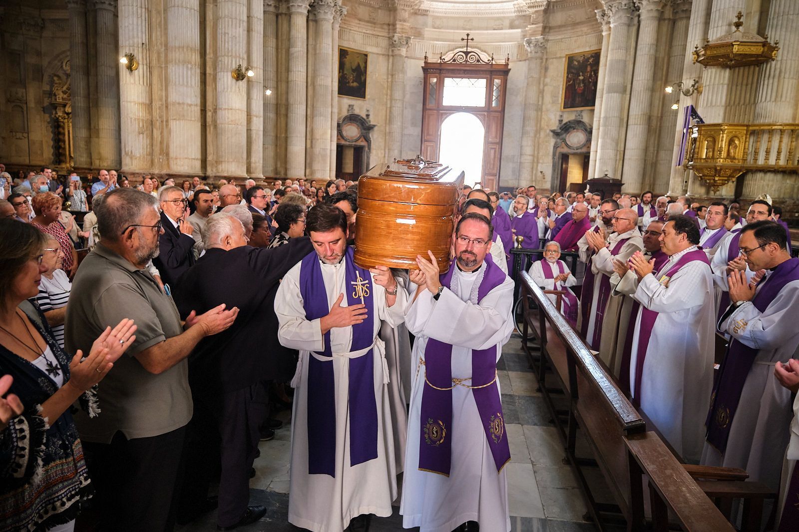 Funeral de Antonio Ceballos en la catedral de Cádiz