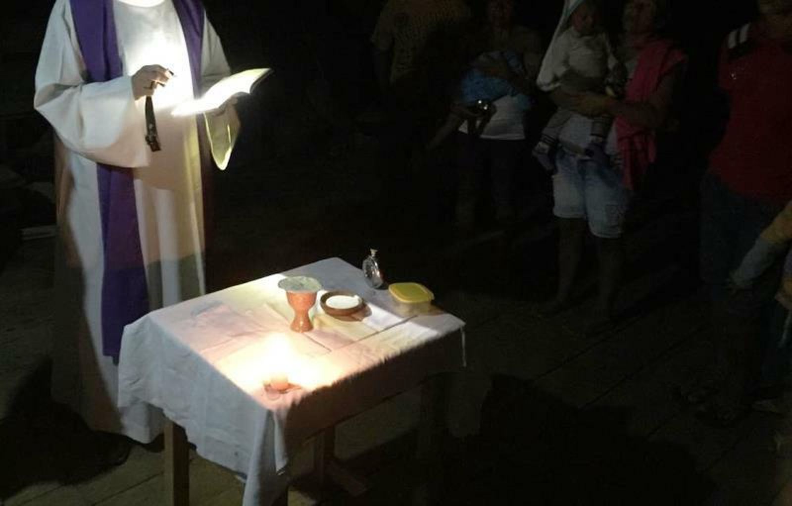 Misa pequeñita nocturna en el Yavarí