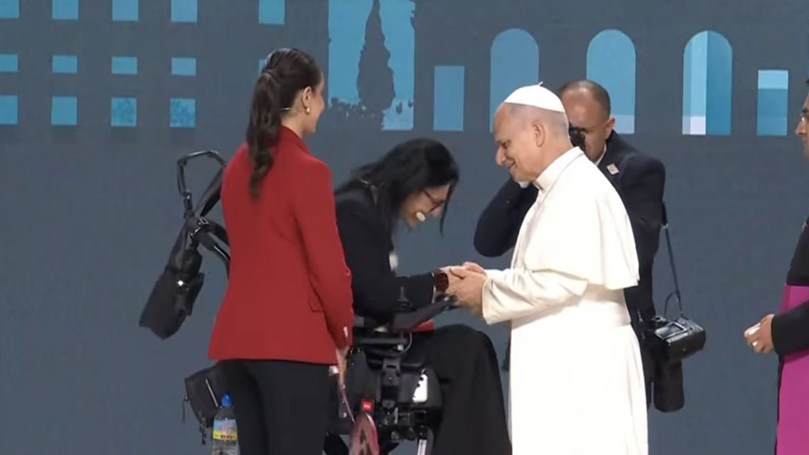 El Papa, con Carolina Marín y Teresa Perales