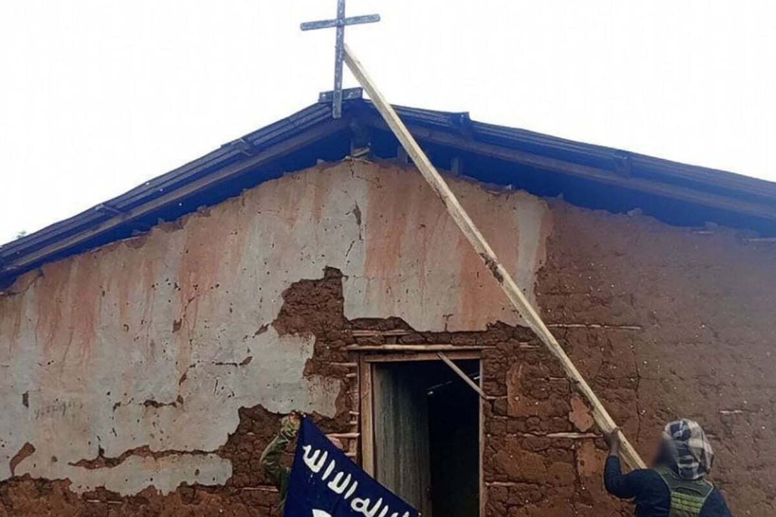 Arrancando arrancando una cruz