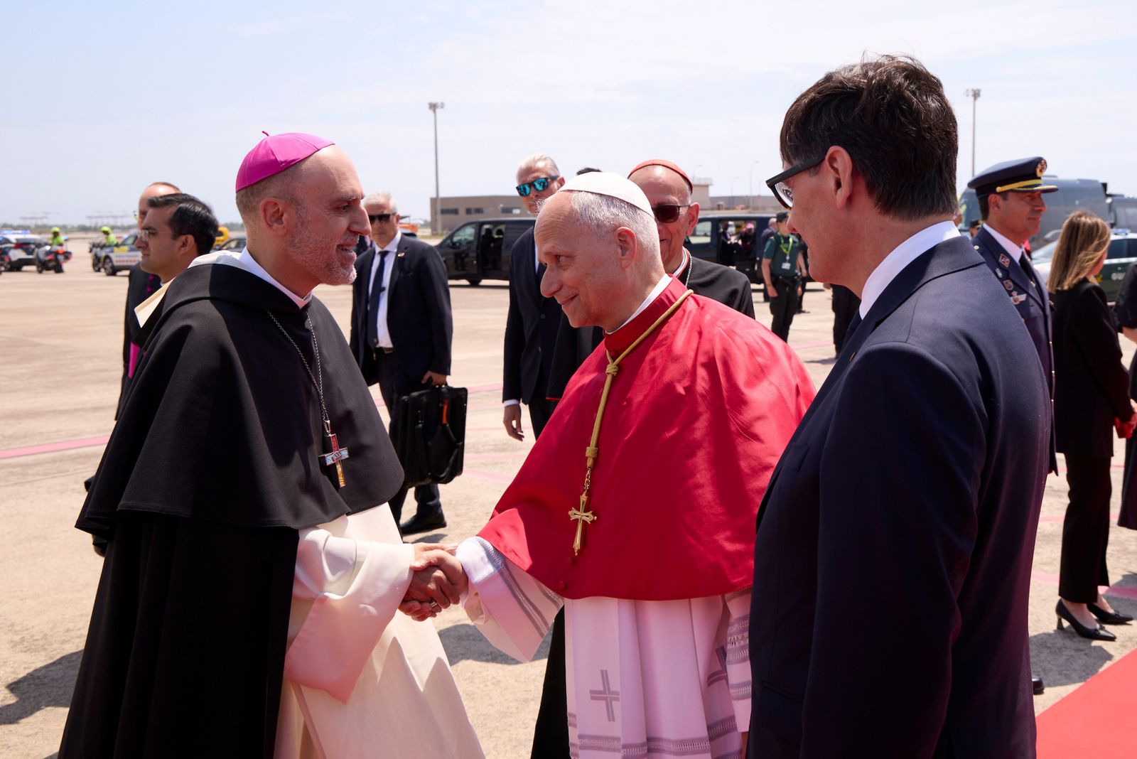 Xabi Gómez, op, junto a Salvador Illa y el Papa León XIV