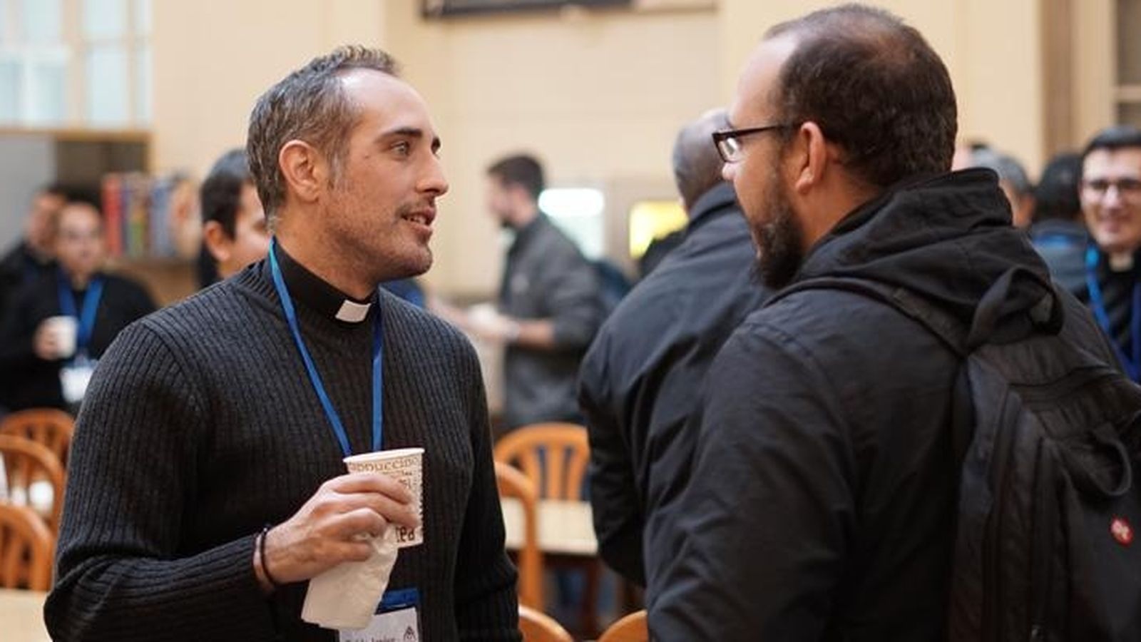 Sacerdotes en una preasamblea para CONVIVIUM