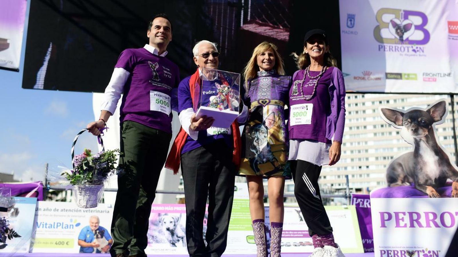 El padre Ángel en el ‘Perroton’