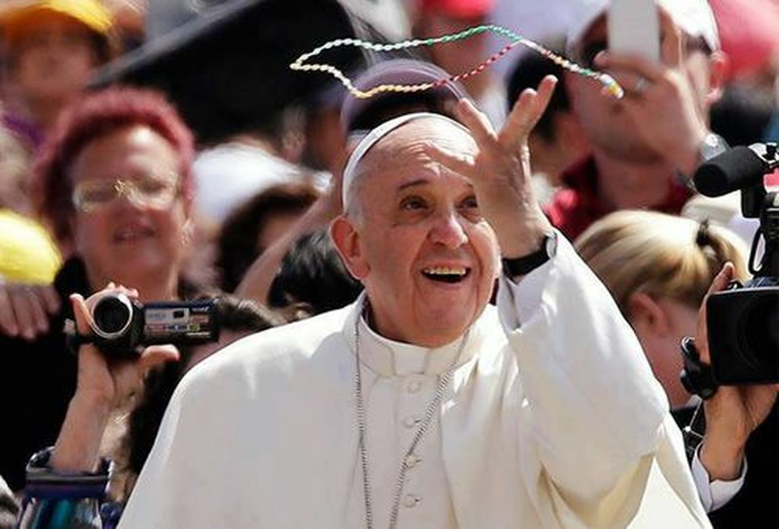 El Papa bendice seis mil rosarios para los católicos de Siria