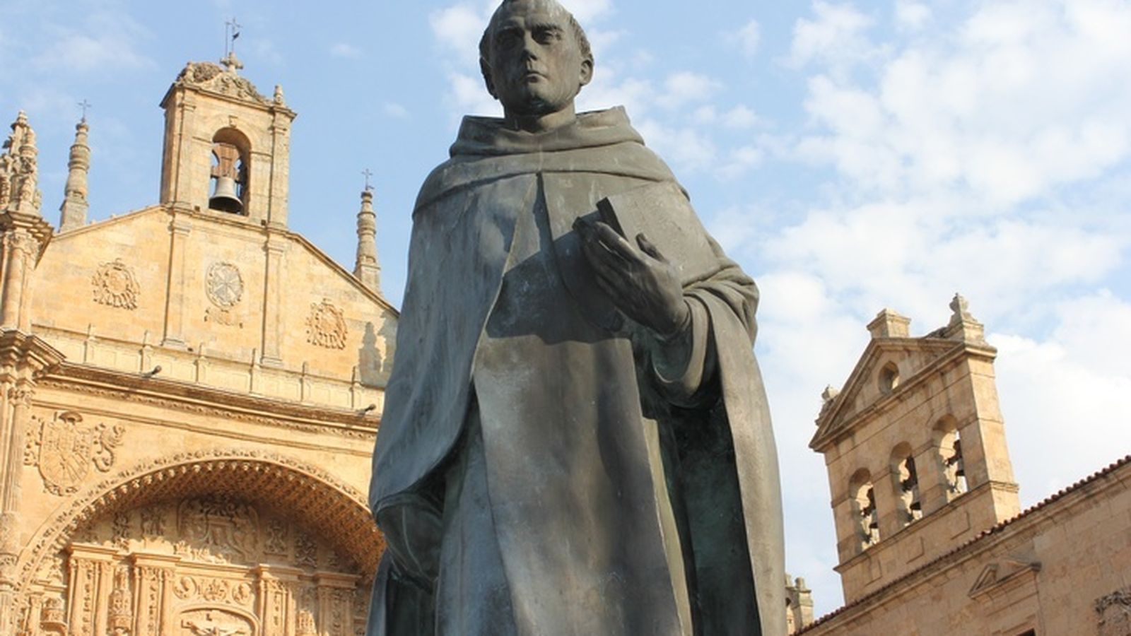 Escultura del dominico Francisco de Vitoria, en Salamanca
