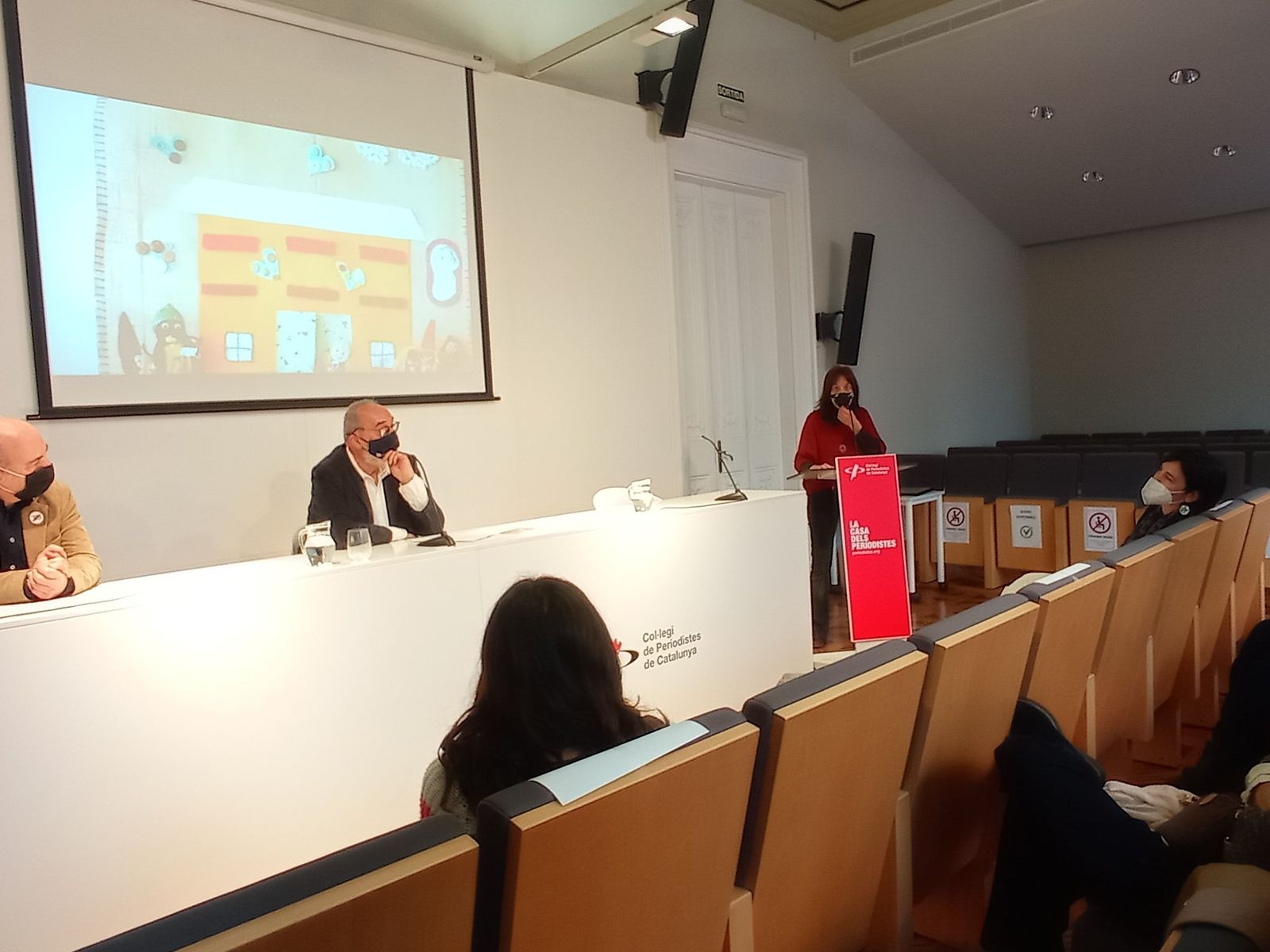Cristina Mora, premiada, junto a Norma Nebot, en la modalidad de obra periodística.
