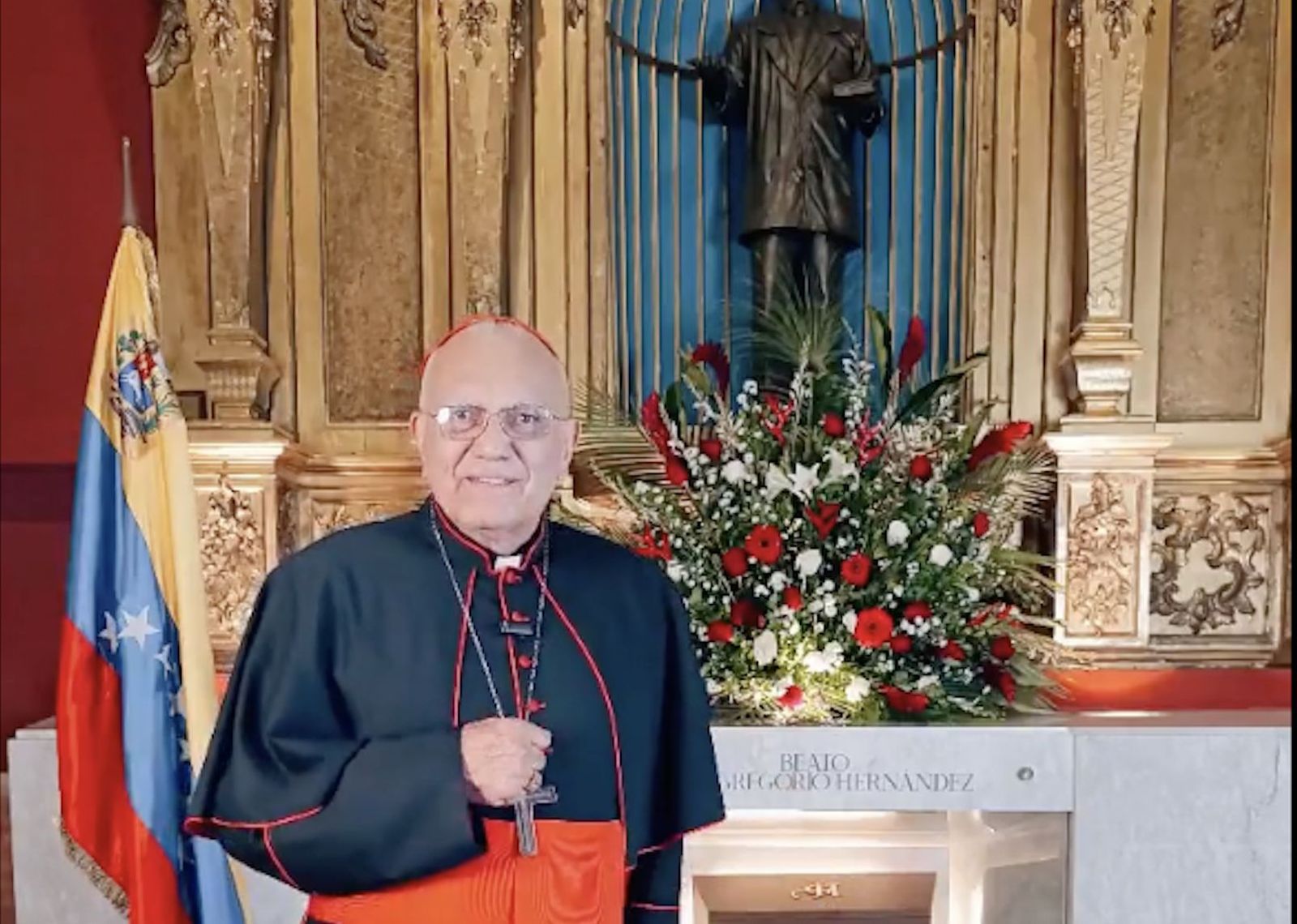 El cardenal Porras ante los restos de José Gregorio Hernández