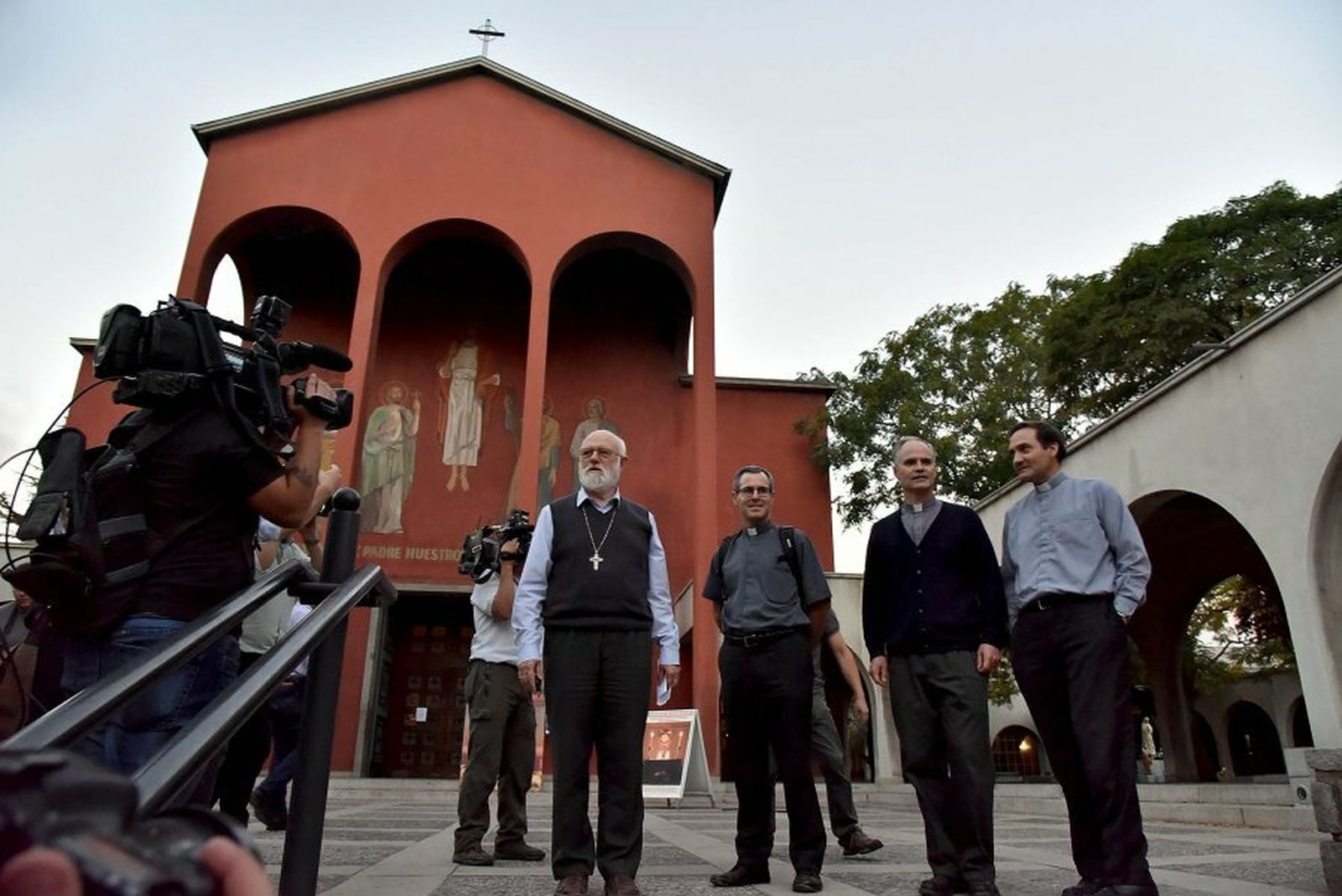 Visita del administrador apostólico de Santiago, Celestino Aós, a la parroquia de El Bosque