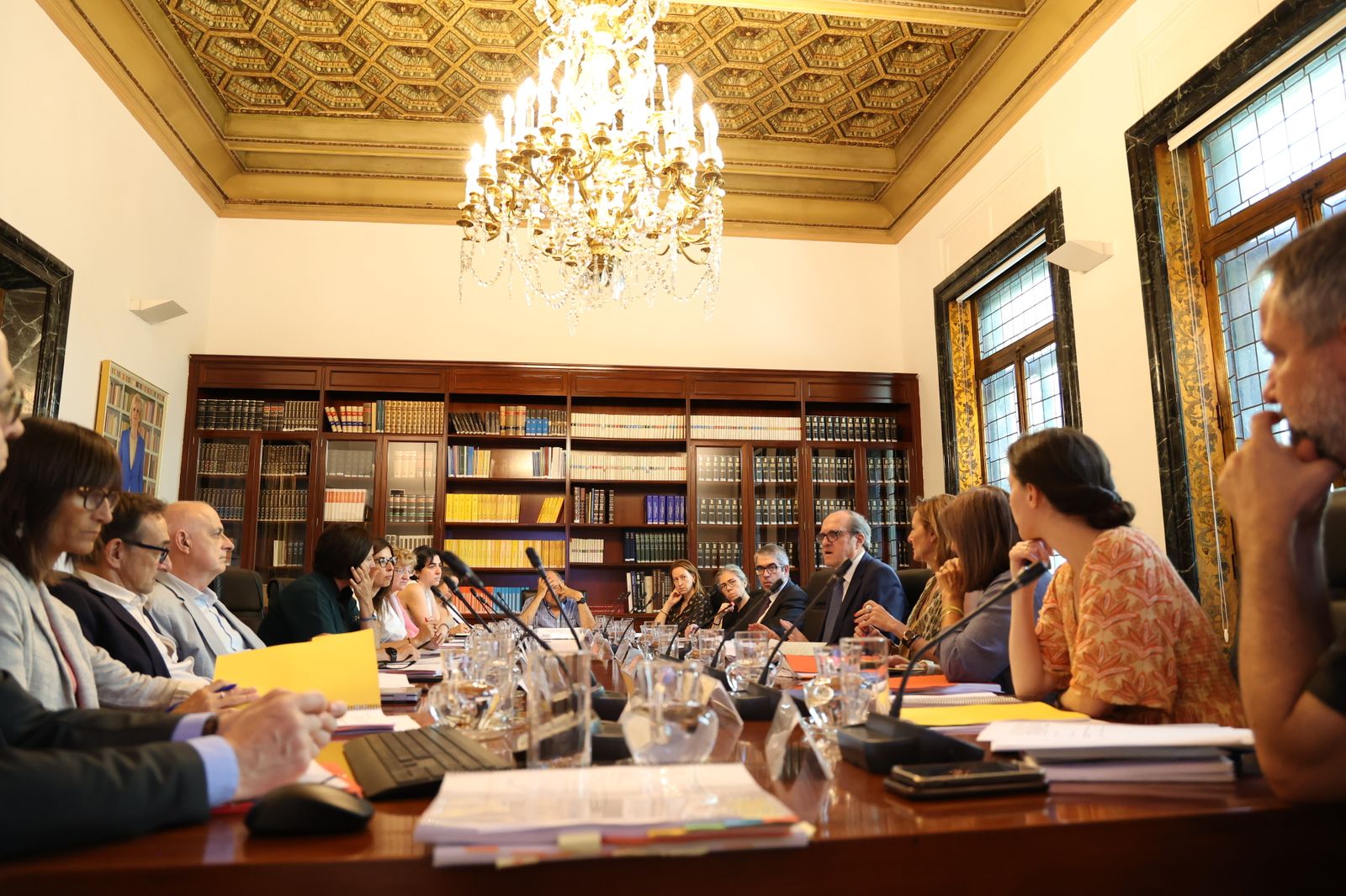 El Defensor del Pueblo con la comisión asesora que estudia los abusos sexuales en la Iglesia