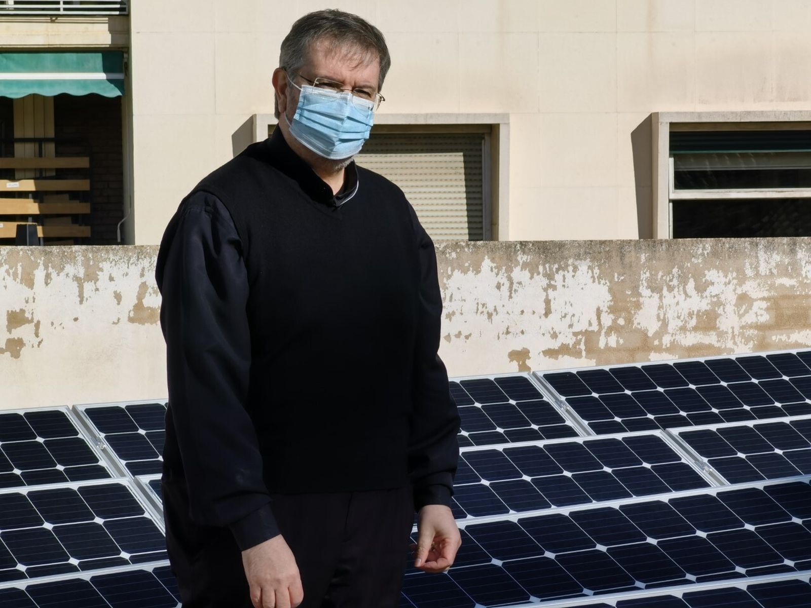 Javier LLopis, en su planta de energía solar.
