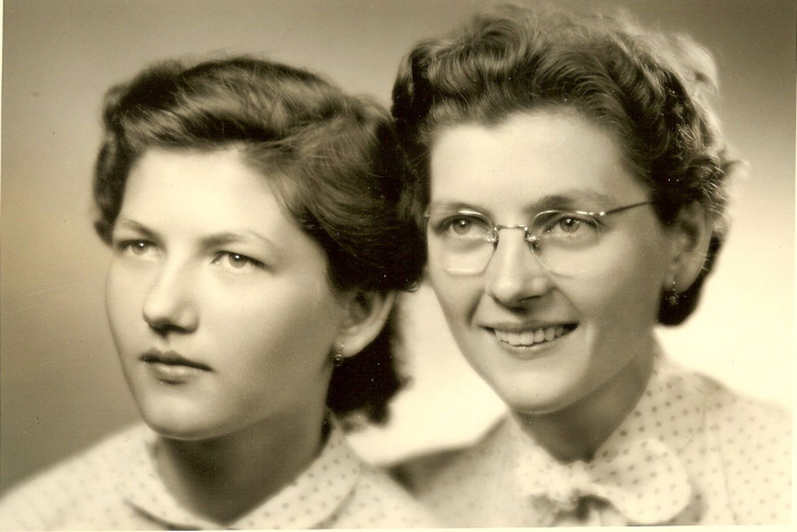 Ludmila Javorová (derecha) en una foto con su hermana