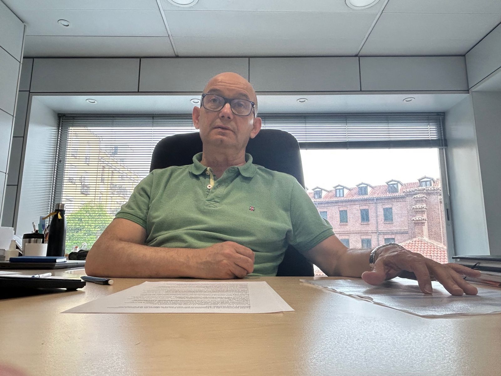 El Hermano Esteban, en su despacho