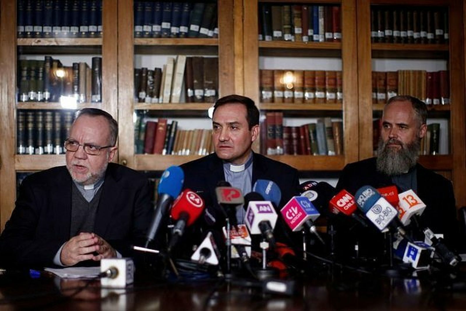 Sacerdotes víctimas de Karadima, en rueda de prensa