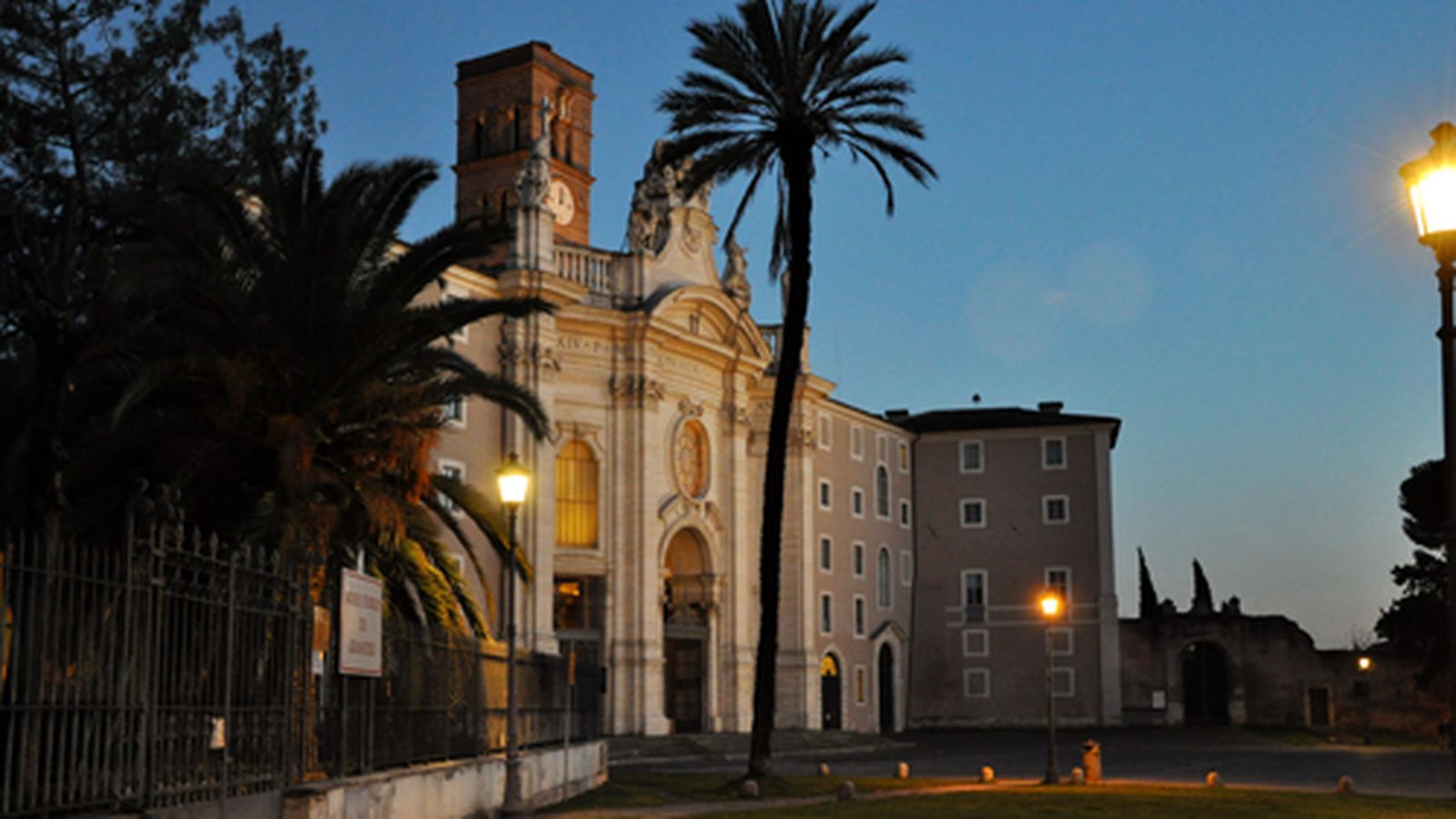 Basílica de la Santa Cruz de Jerusalén. Roma.