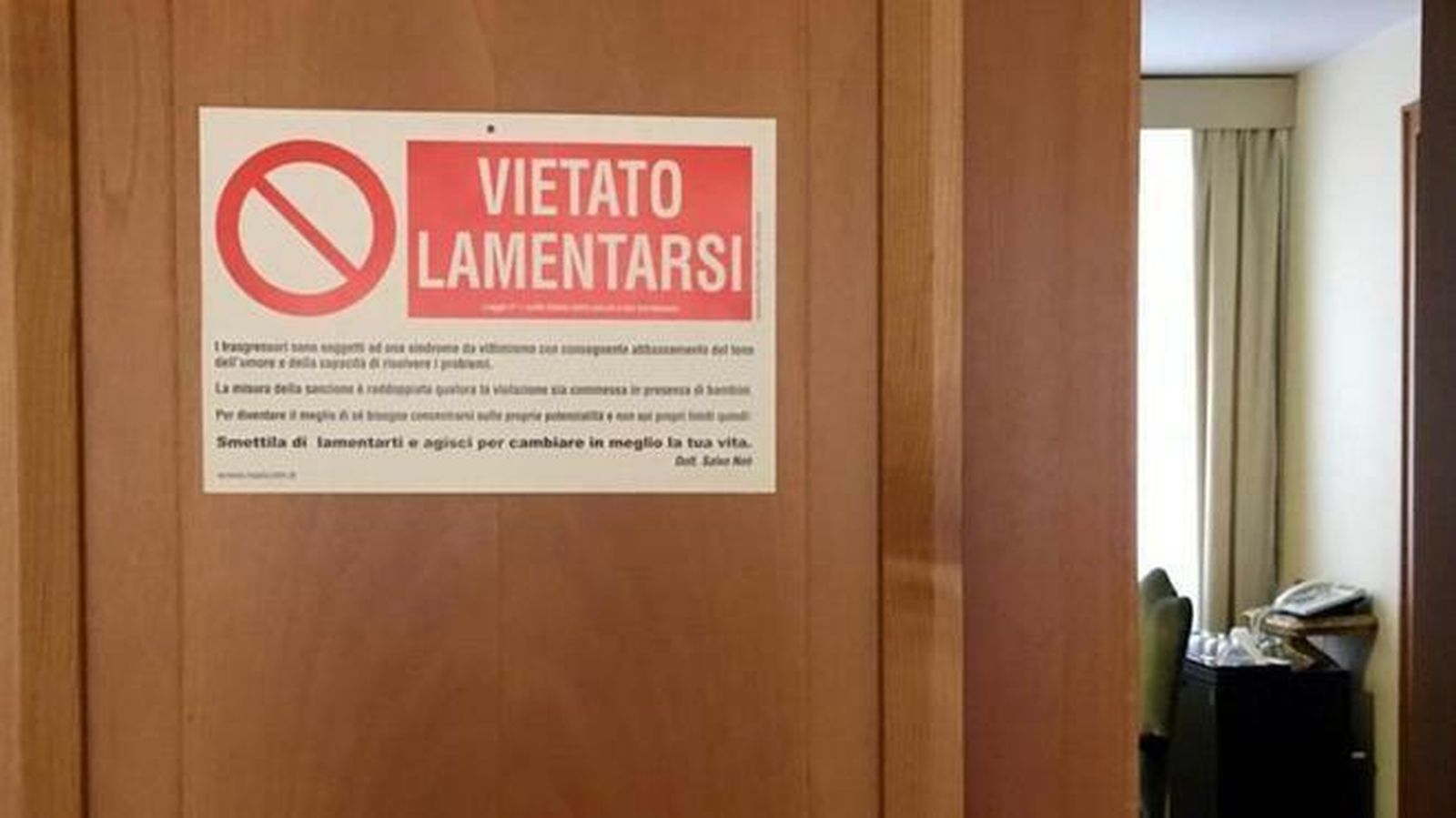 Prohibido lamentarse, el cartel del Papa