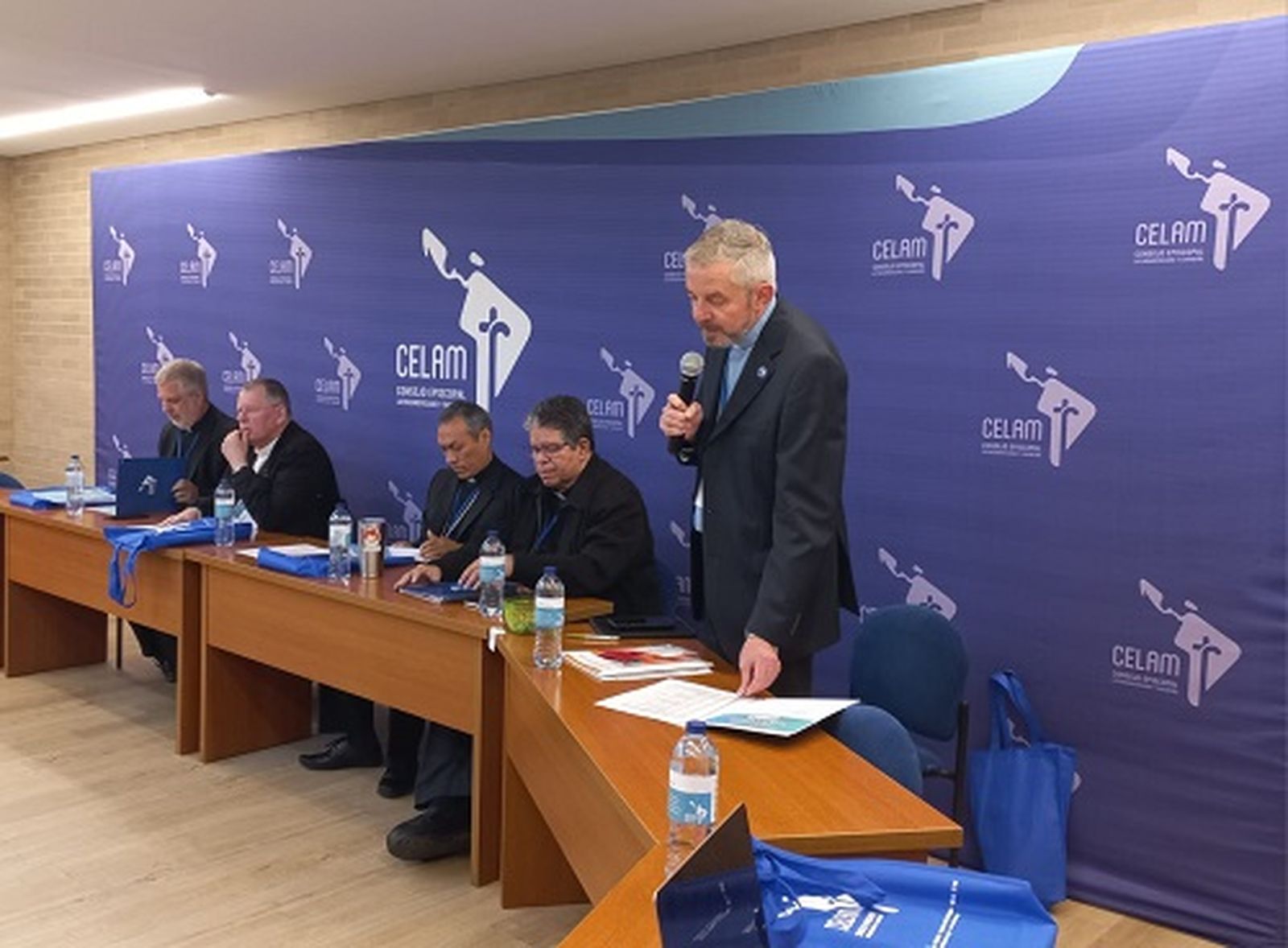 Encuentro de participantes de América Latina y el Caribe en el Sínodo