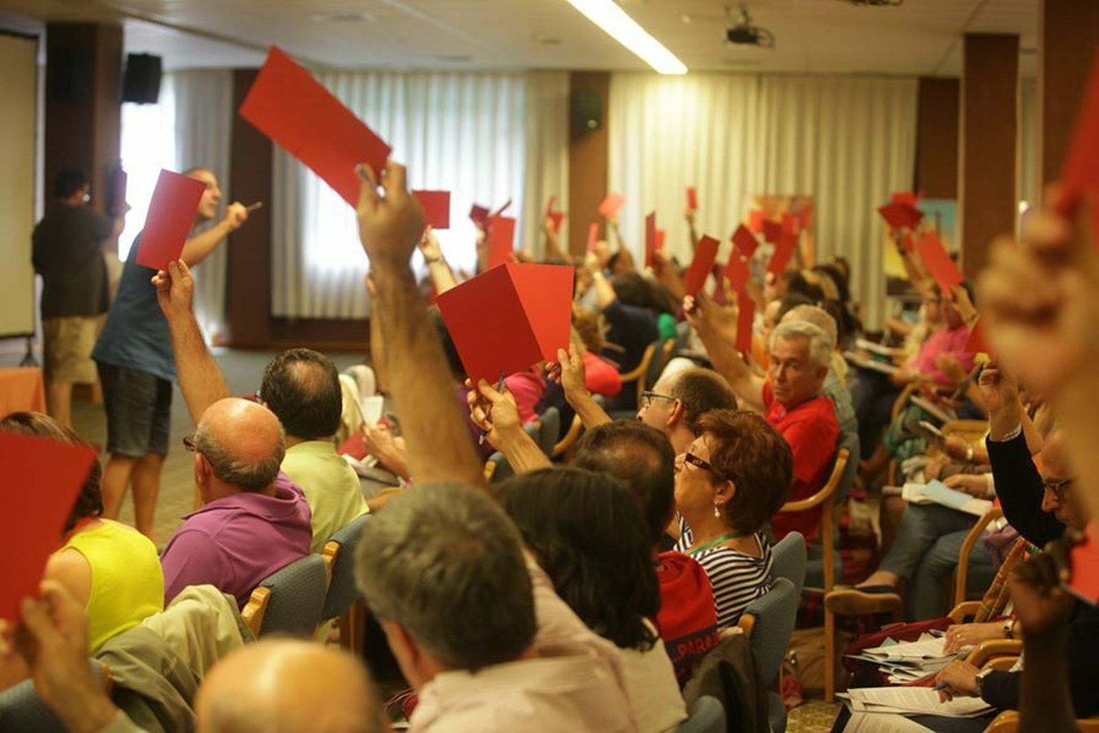 Votación en la Asamblea de HOAC