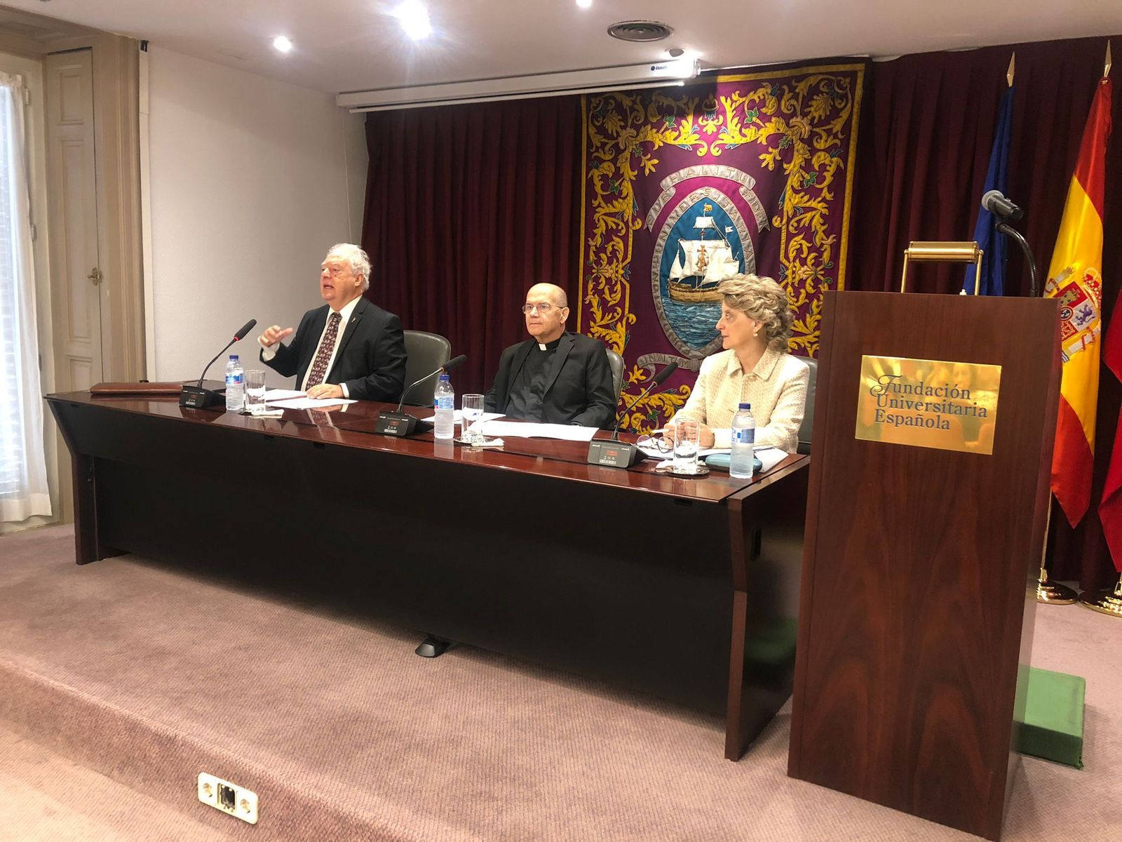 Congreso sobre la monarquía parlamentaria en la FUE